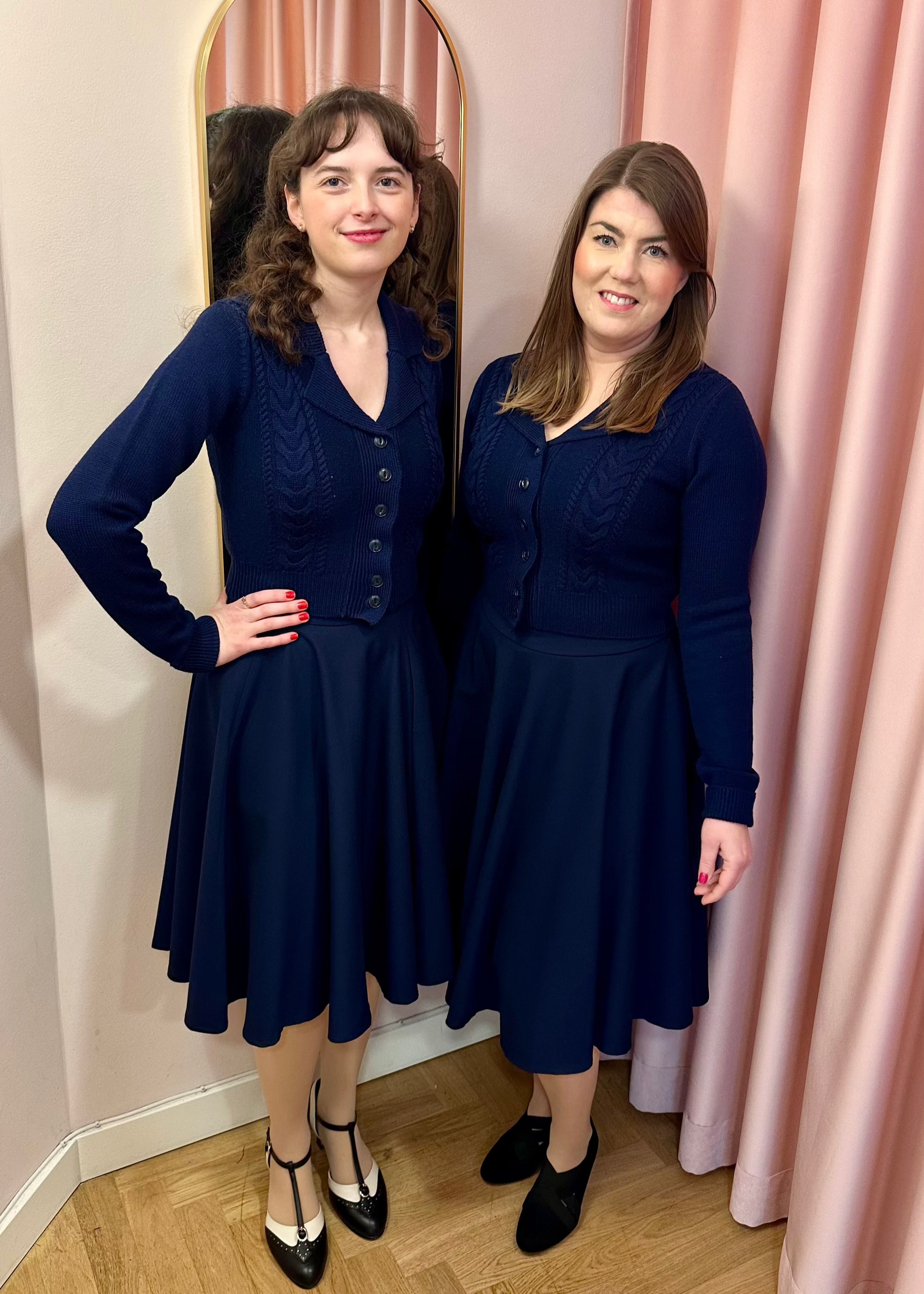 1950'er stils swingnederdel i navy blå Nederdel Daisy Dapper