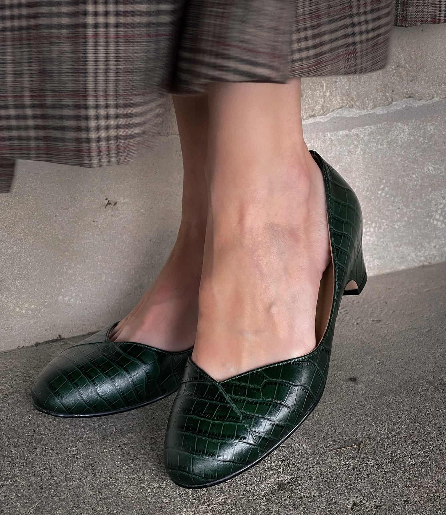 Agatha pump i jægergrøn "croc"-mønstret læder sko Charlie Stone