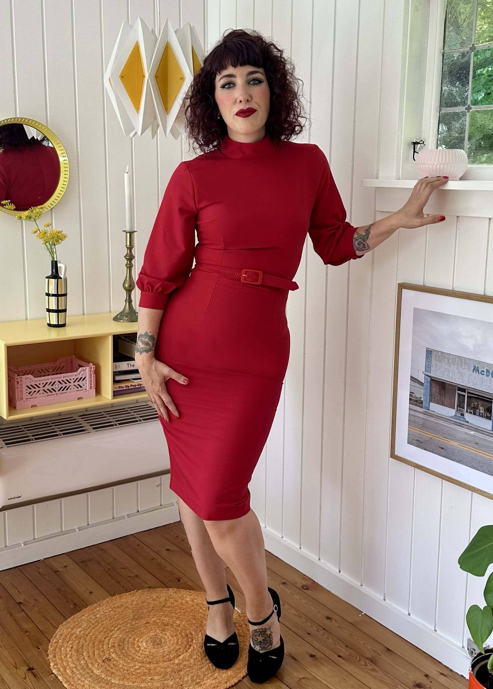 Audrey højhalset pencilkjole med 3/4 ærmer rød Kjoler Daisy Dapper