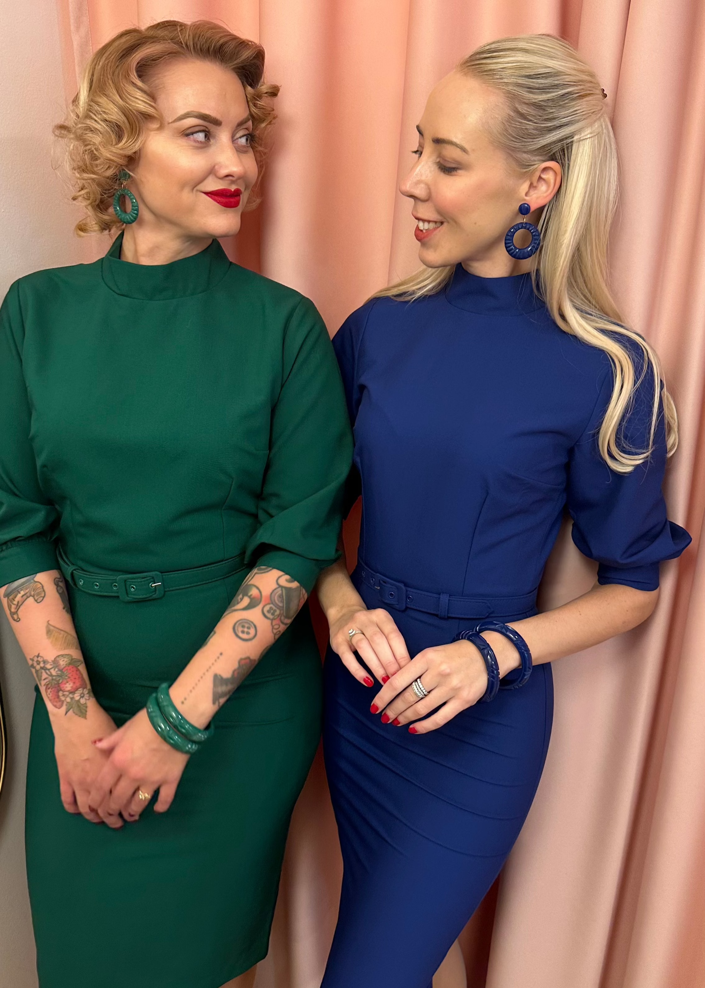 Audrey turtleneck kjole i kongeblå Kjoler Daisy Dapper