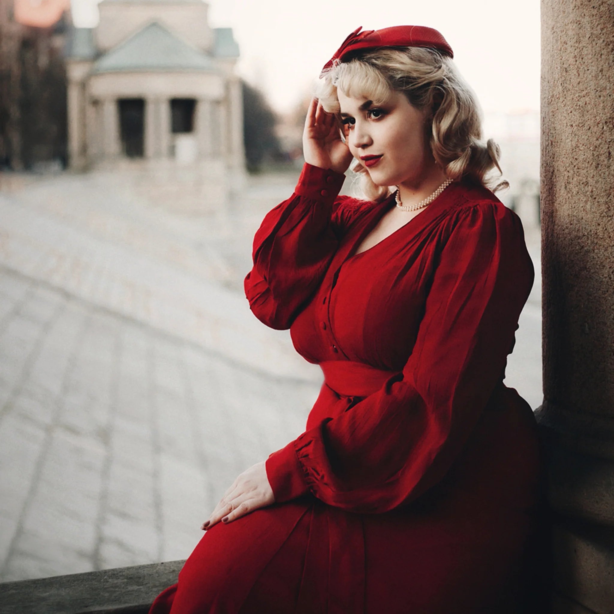 Ava 1940'er kjole i bordeaux aline kjole Seamstress Of Bloomsbury