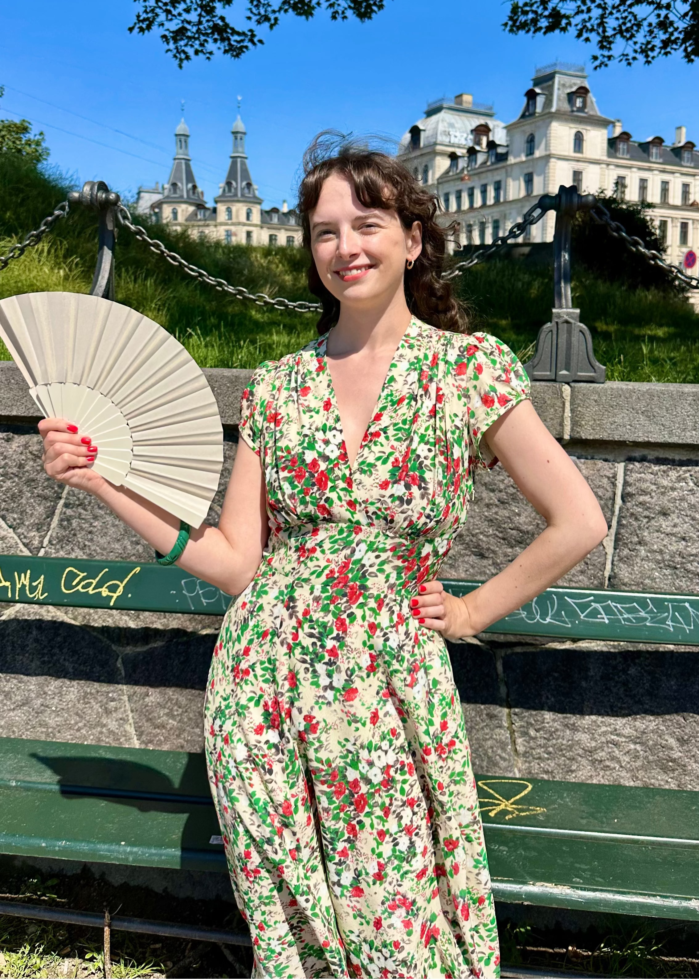 Ava klassisk A-form kjole i blomstret 'Meadow print' aline kjole House of Foxy