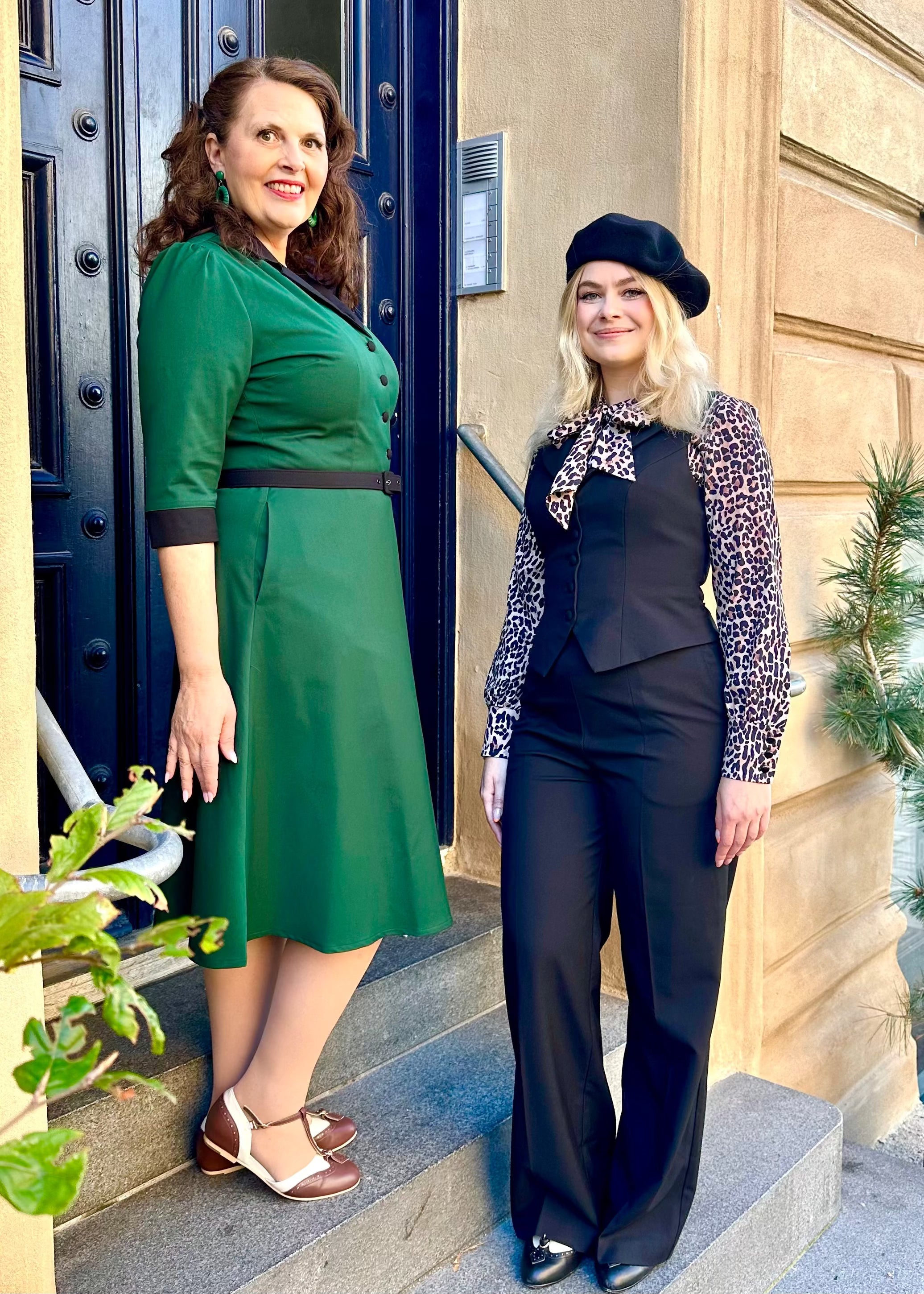 Betty skjortekjole med 3/4 ærmer i mørkegrøn og sort skjortekjole Daisy Dapper