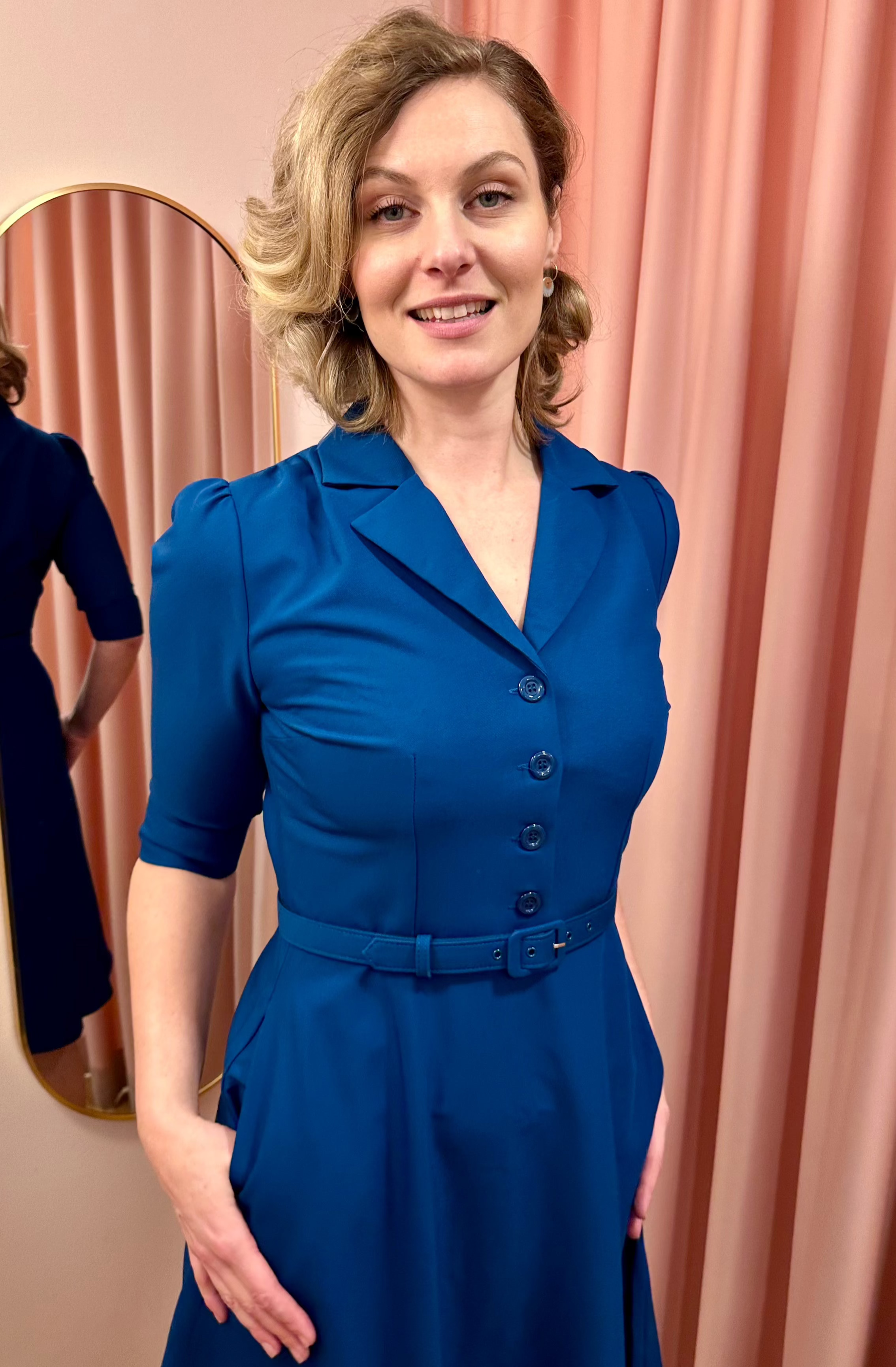 Betty skjortekjole med 3/4 ærmer i teal skjortekjole Daisy Dapper
