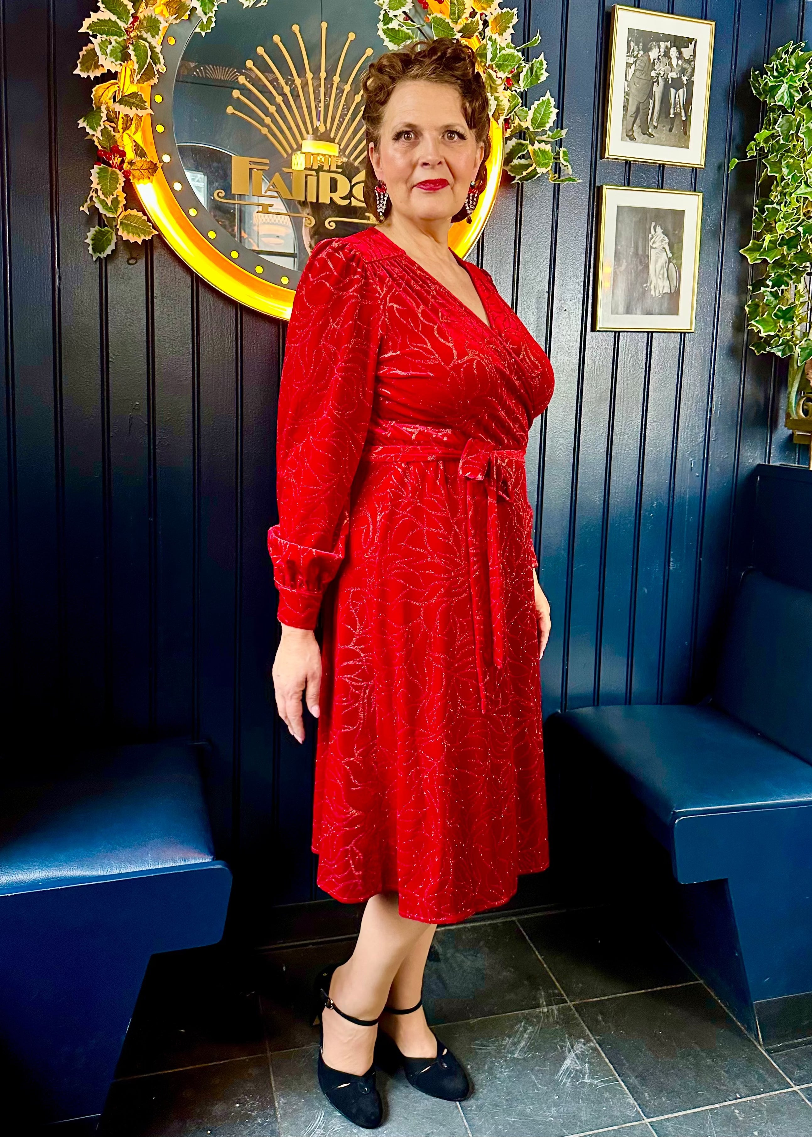 Dalida velour slåom kjole i rød med glitter Kjoler Very Cherry