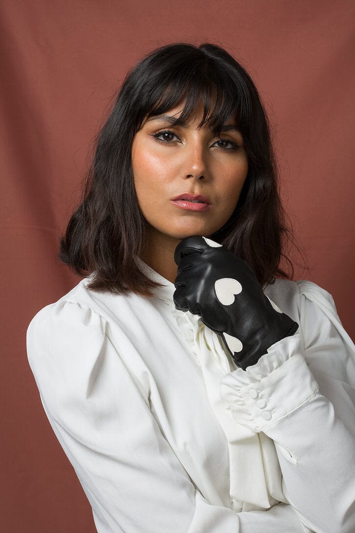 Handsker i sort læder med hvide hjerter handsker Mabel Sheppard