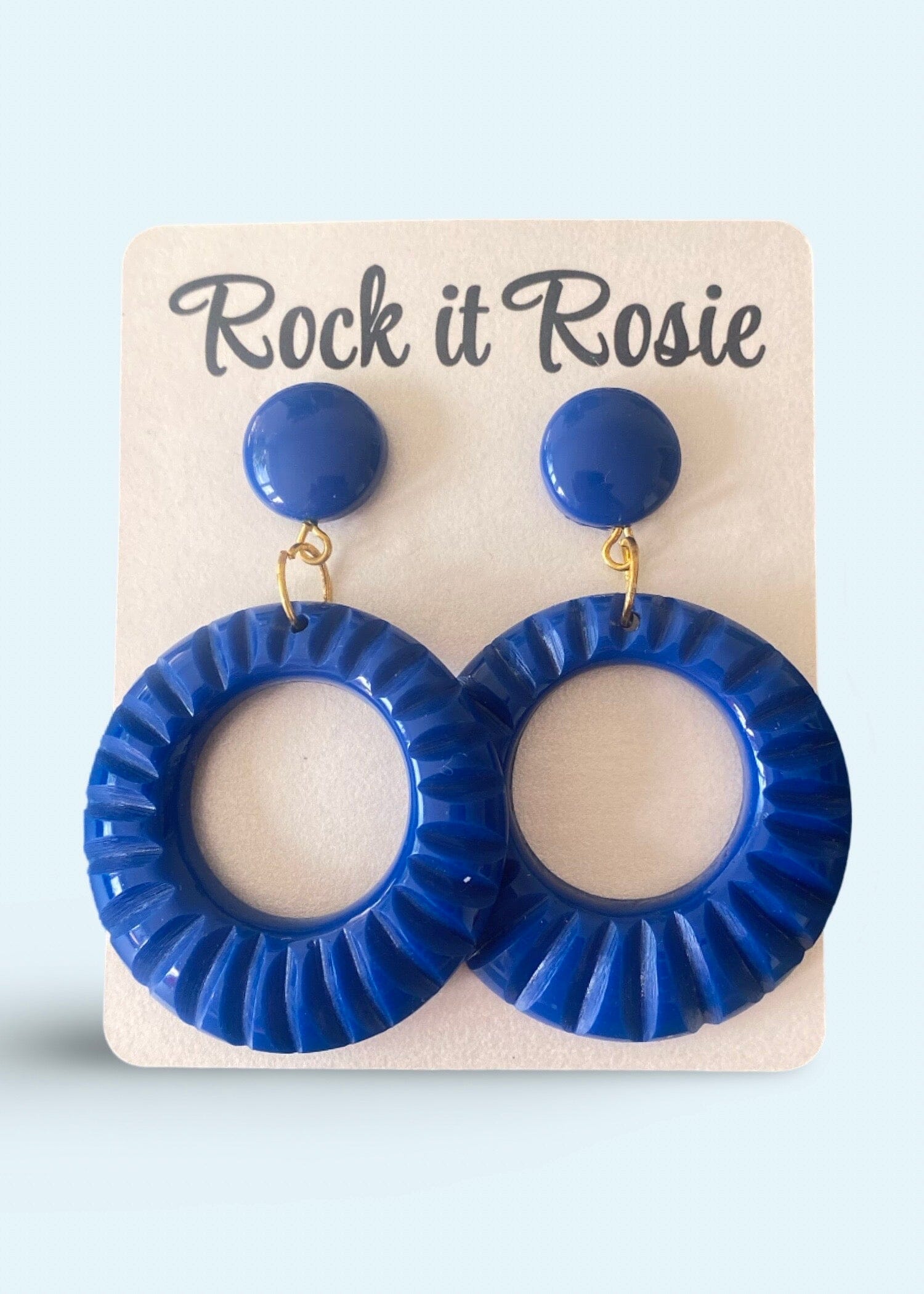 Hoop øreringe med mønster i 1950'er stil i kobolt blå Accessories Rock It Rosie