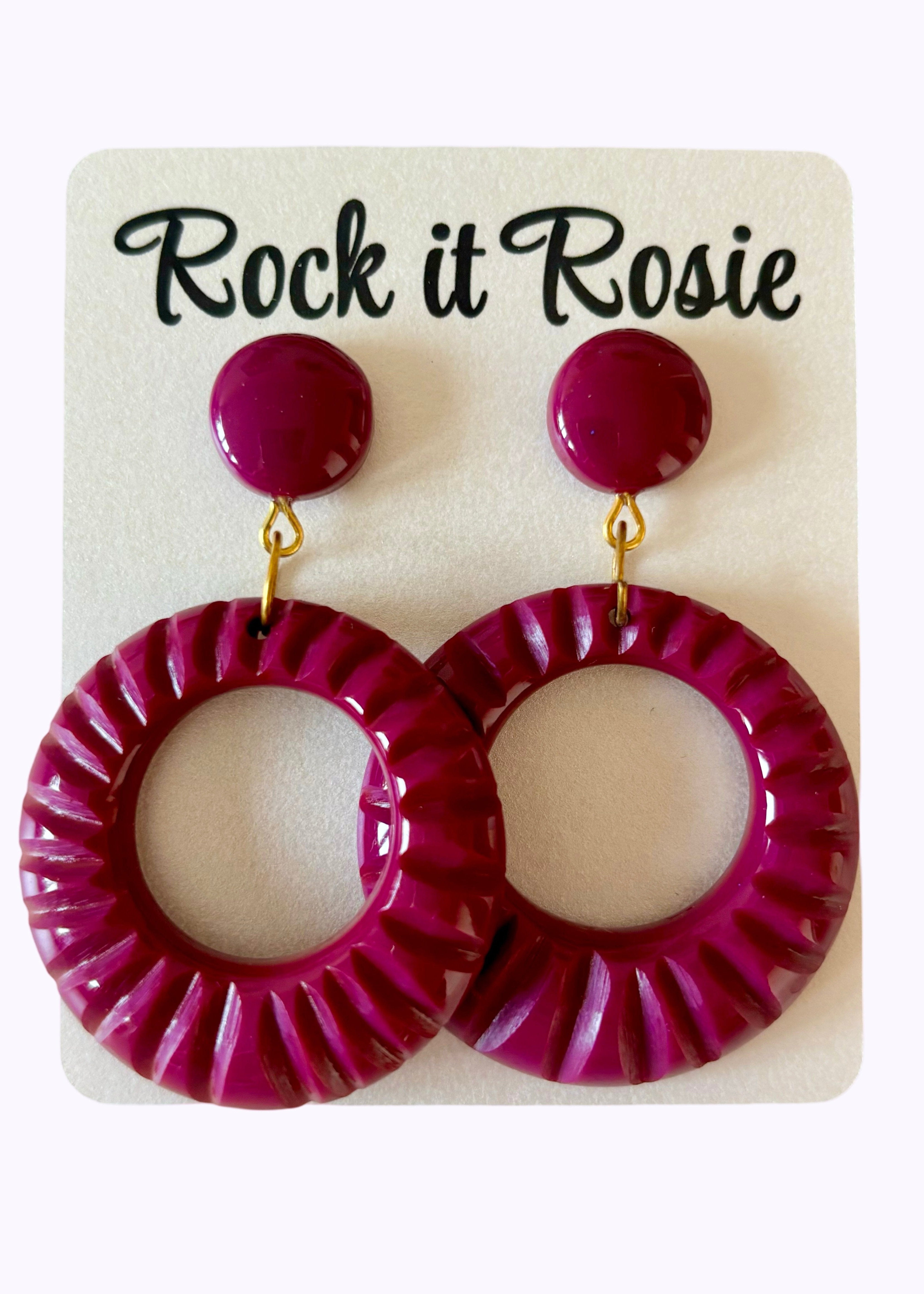 Hoop øreringe med mønster i 1950'er stil i Magenta Accessories Rock It Rosie