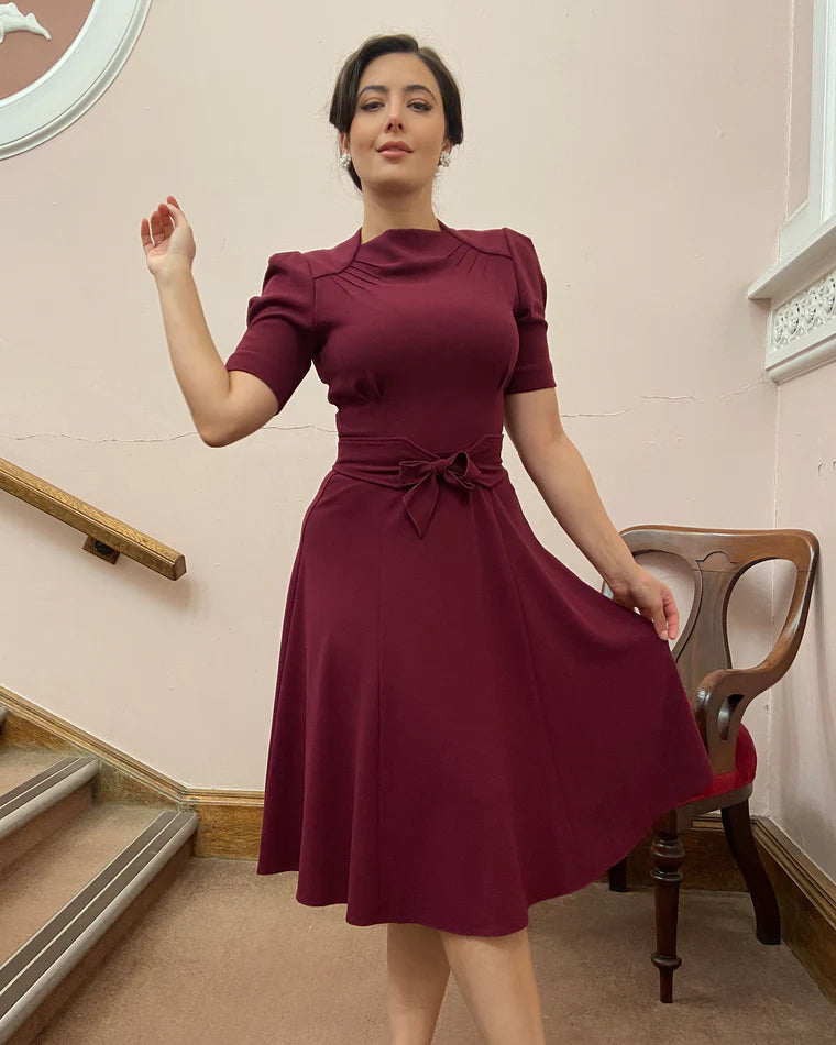 House of Foxy: Stanwyck 40'er stils kjole i berry House Of Foxy