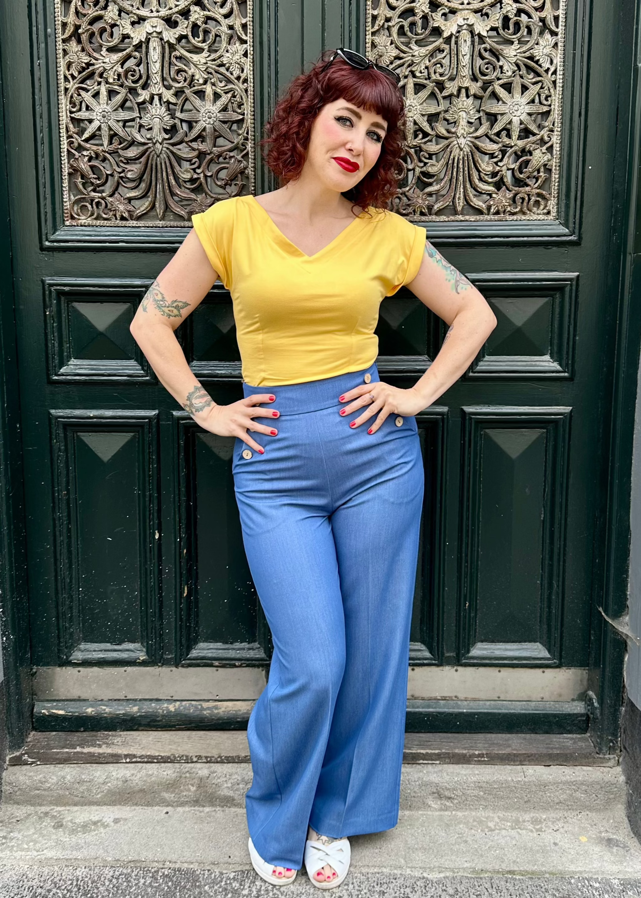 Kortærmet vendbar boatneck top i gul jersey top Daisy Dapper
