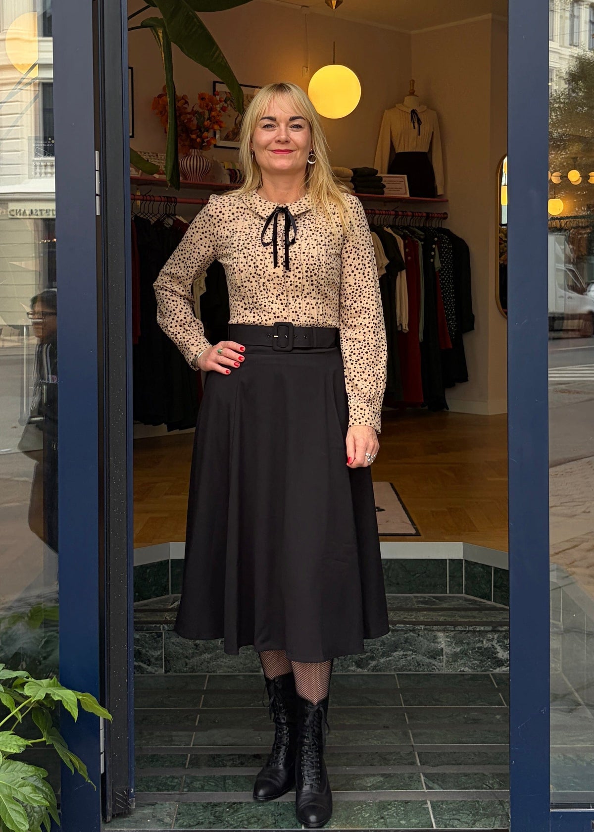 Midi nederdel med bælte - sort linen look midi nederdel Daisy Dapper