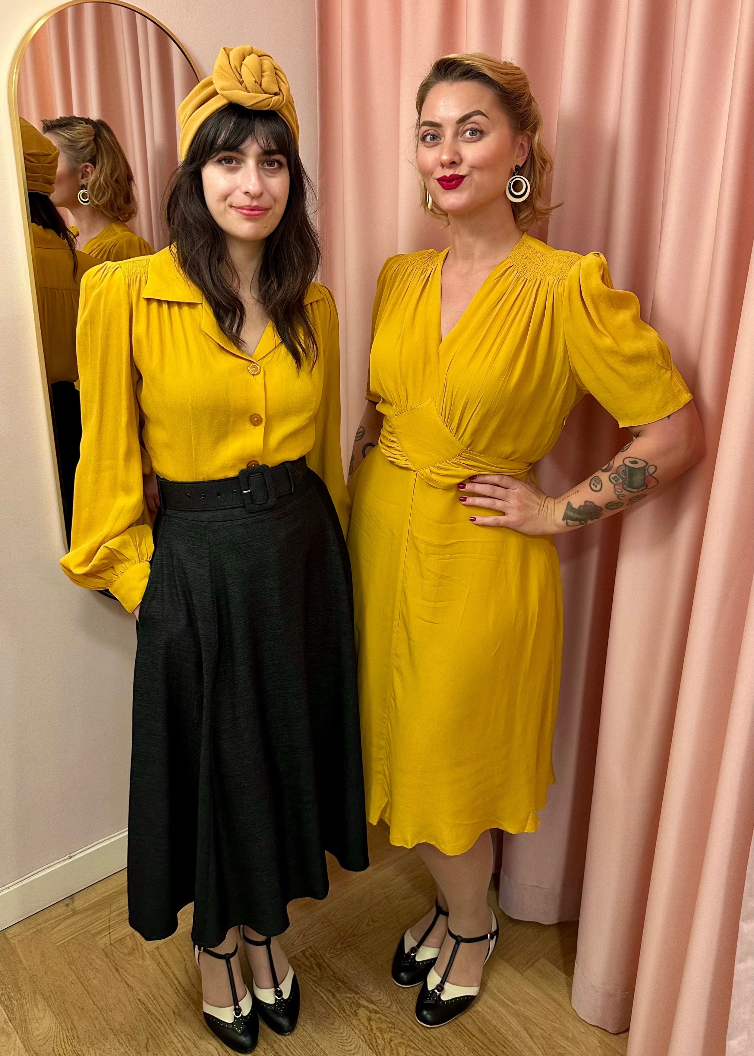 Midi skirt med bælte i sort denim-look Nederdel Daisy Dapper