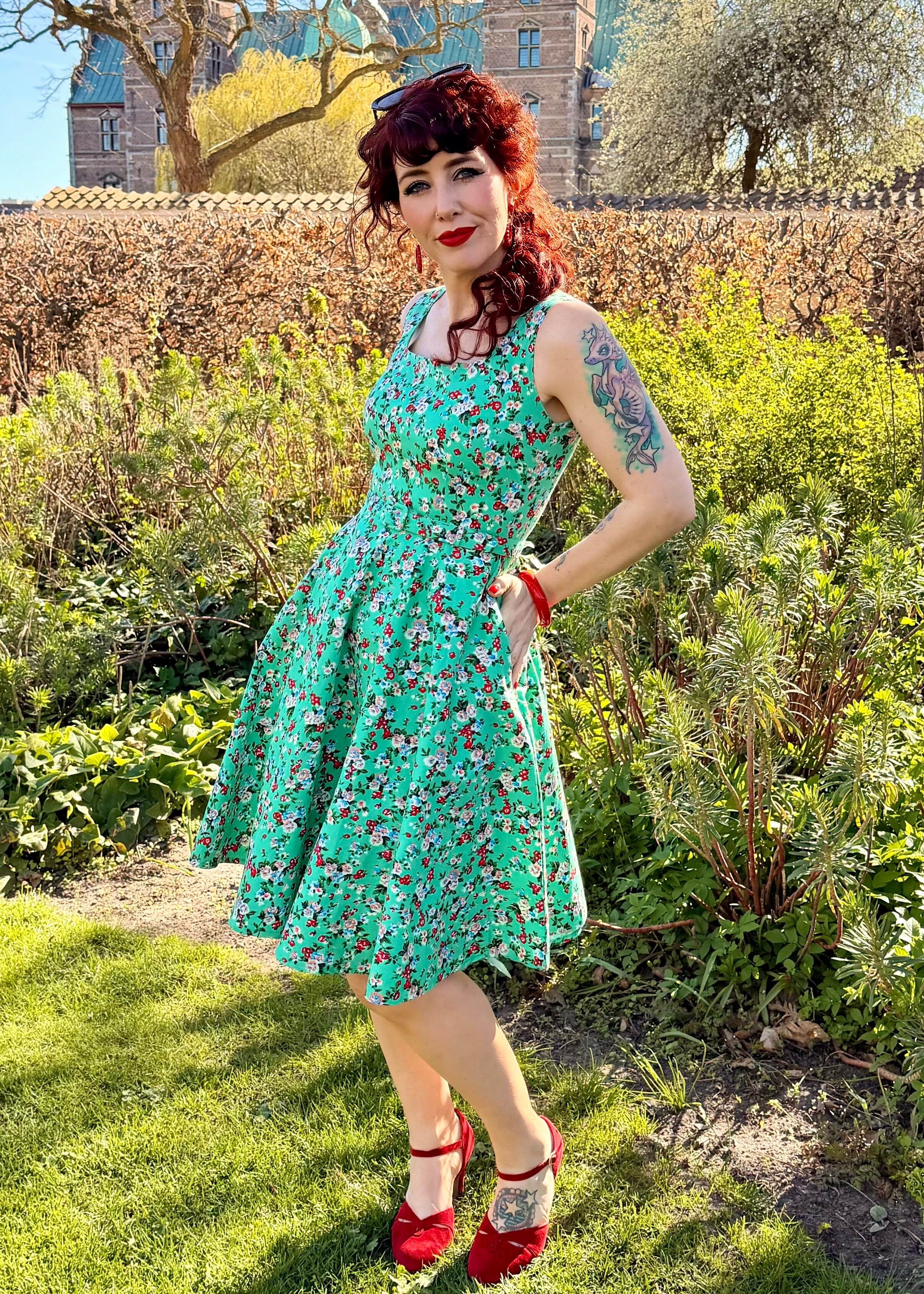 Rosie swingkjole med brede stropper - mint bloom swing kjole Daisy Dapper