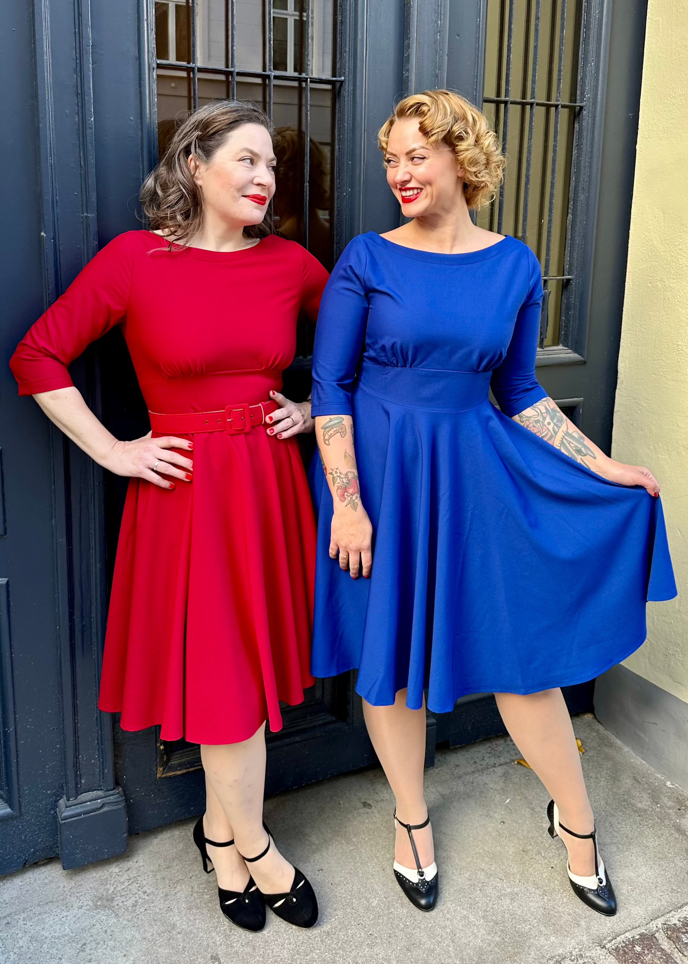 Ruby boatneck swingkjole i kongeblå swing kjole Daisy Dapper