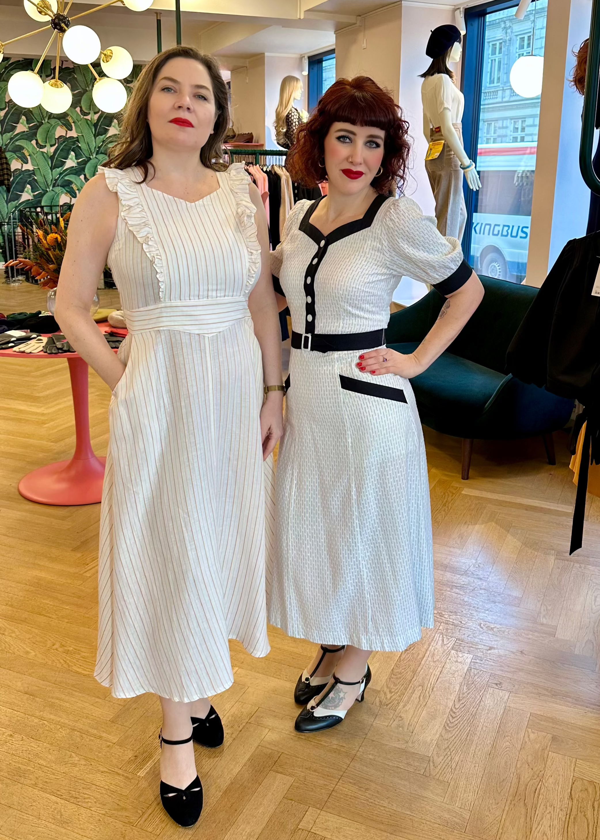 Sweetheart Shirt Dress skjortekjole i hvid og sort aline kjole Emmy Design