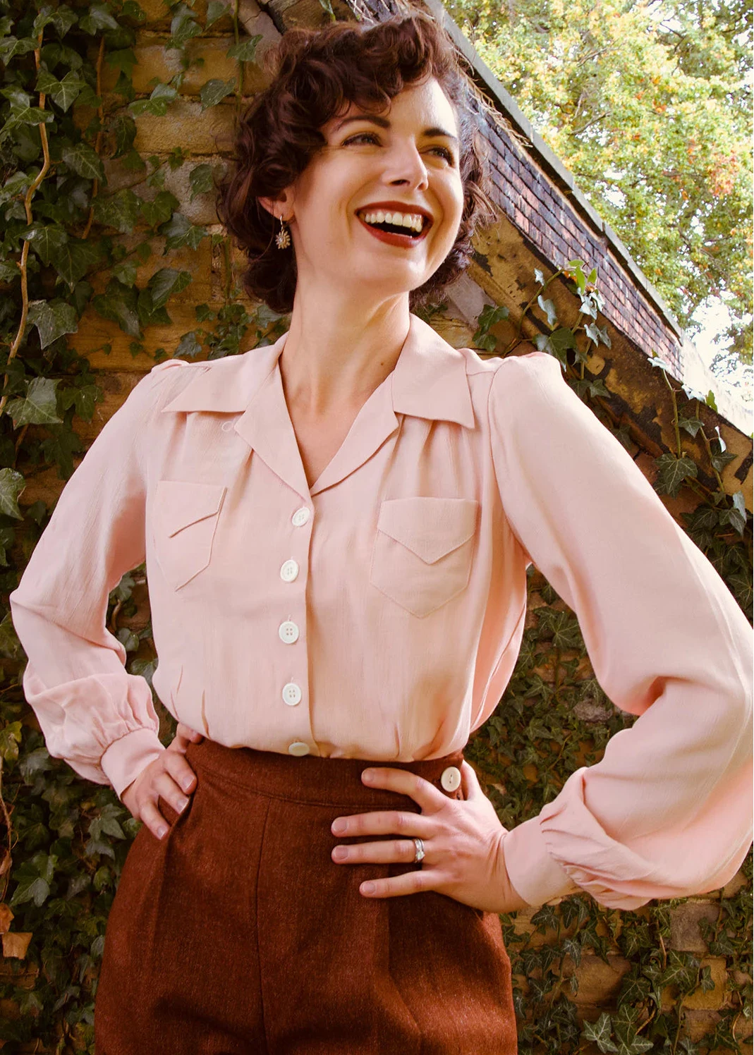 Sweetheart pink shirt blouse in 1940s style. Buy it here!