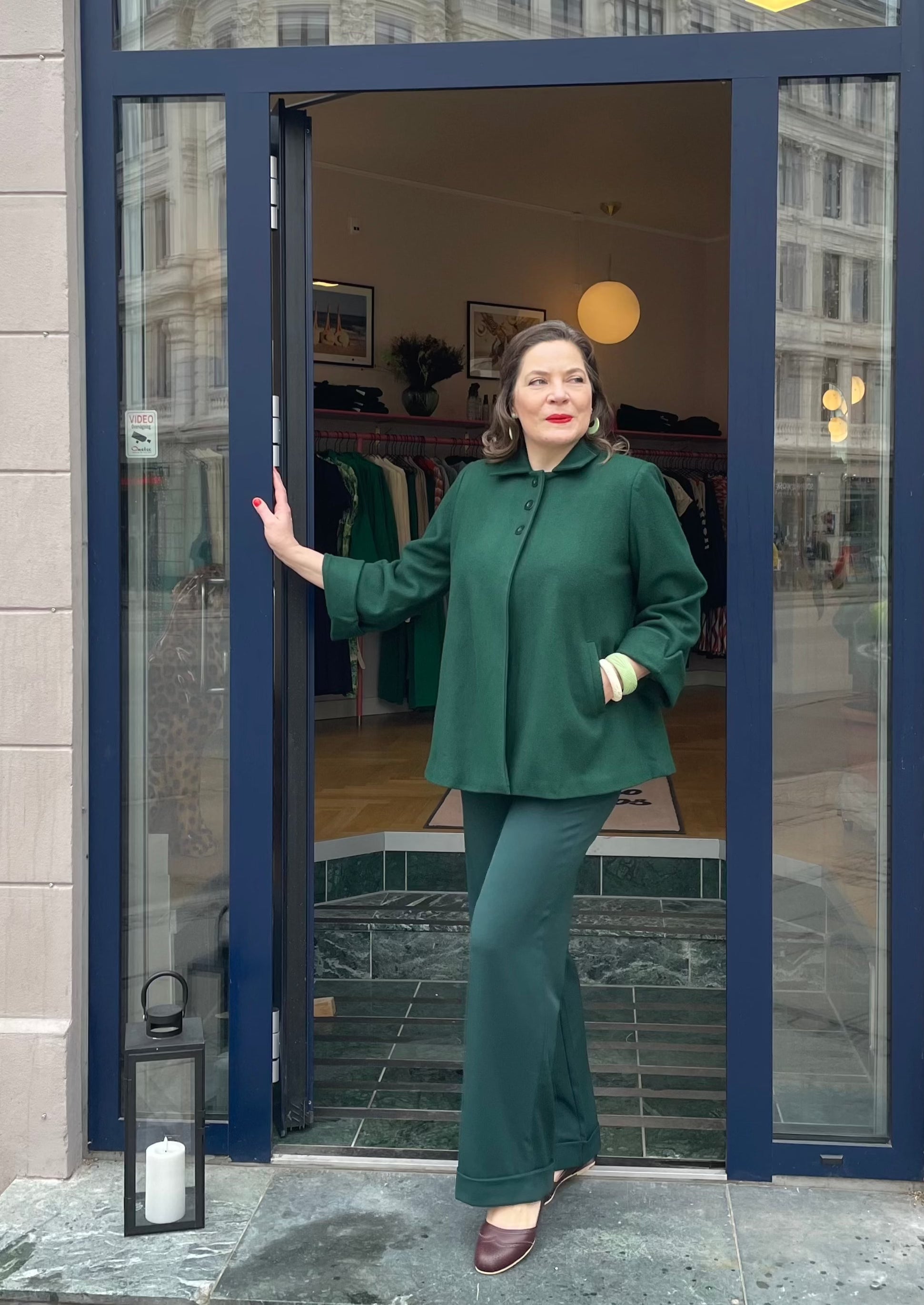 Swing jakke i grøn uld Seamstress Of Bloomsbury