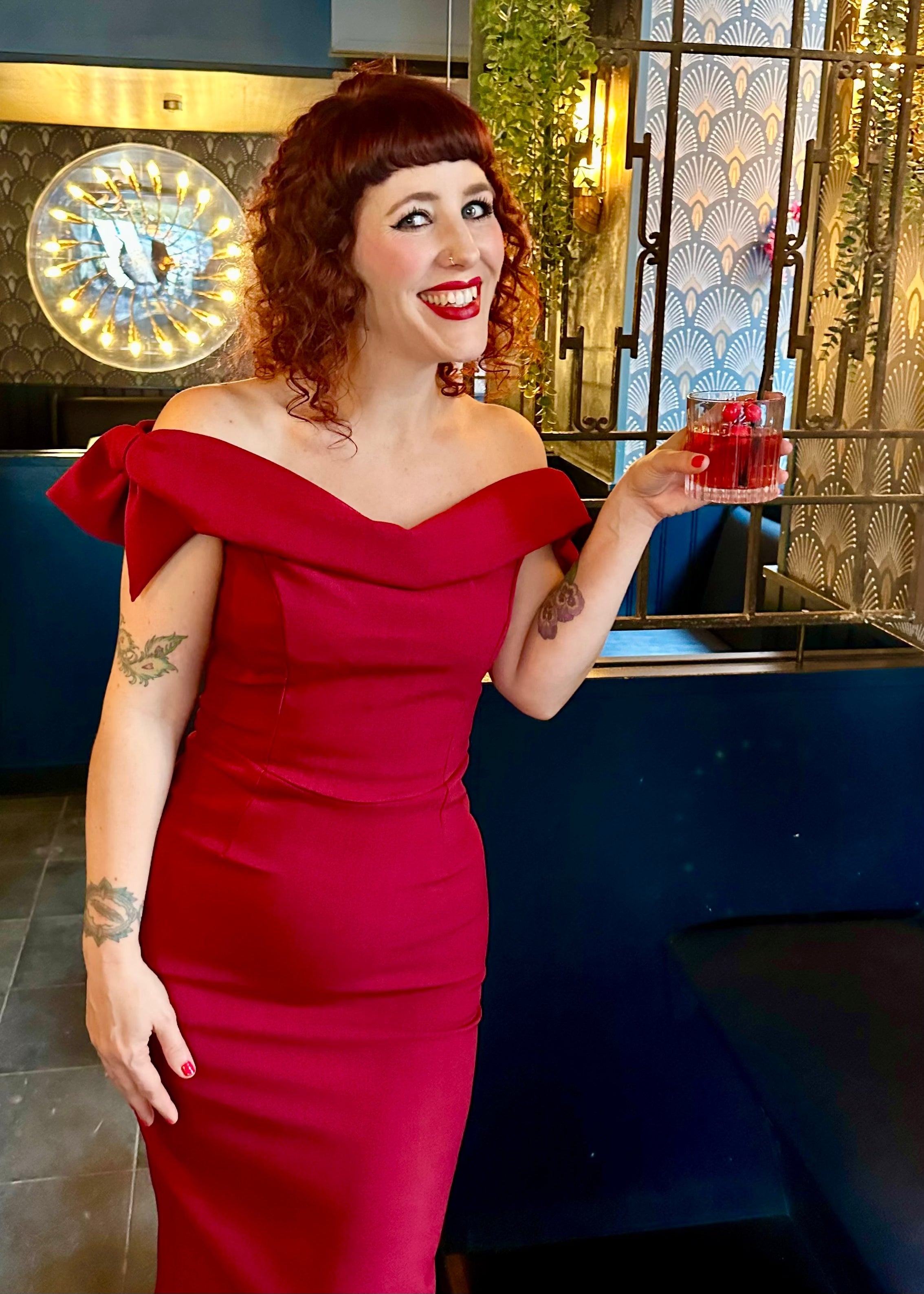 Tilly pencil kjole i Bordeaux swing kjole Pretty Dress Company