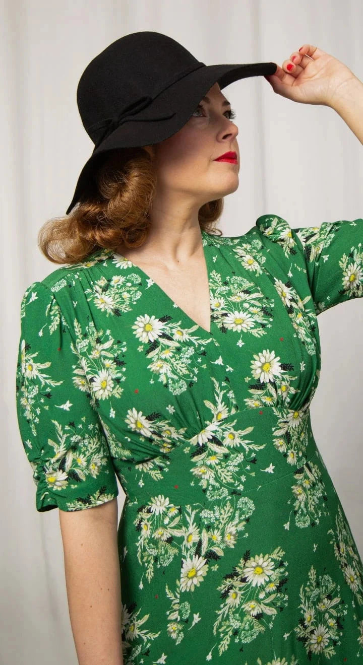 Vivian Tea Dress - green floral aline kjole Weekend Doll