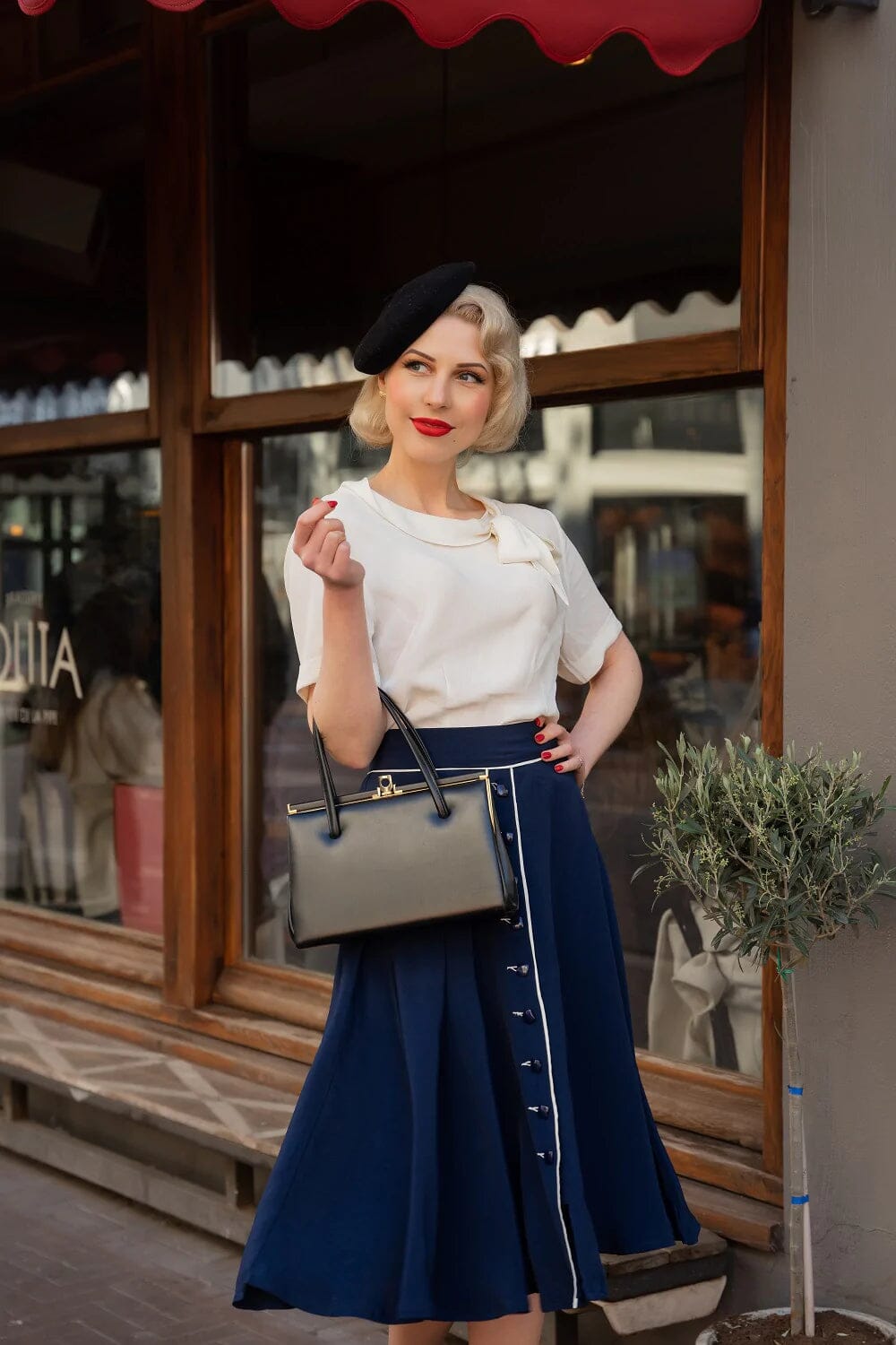 Bloomsbury: Cindy skjorte med korte ærmer i navy) Seamstress Of Bloomsbury