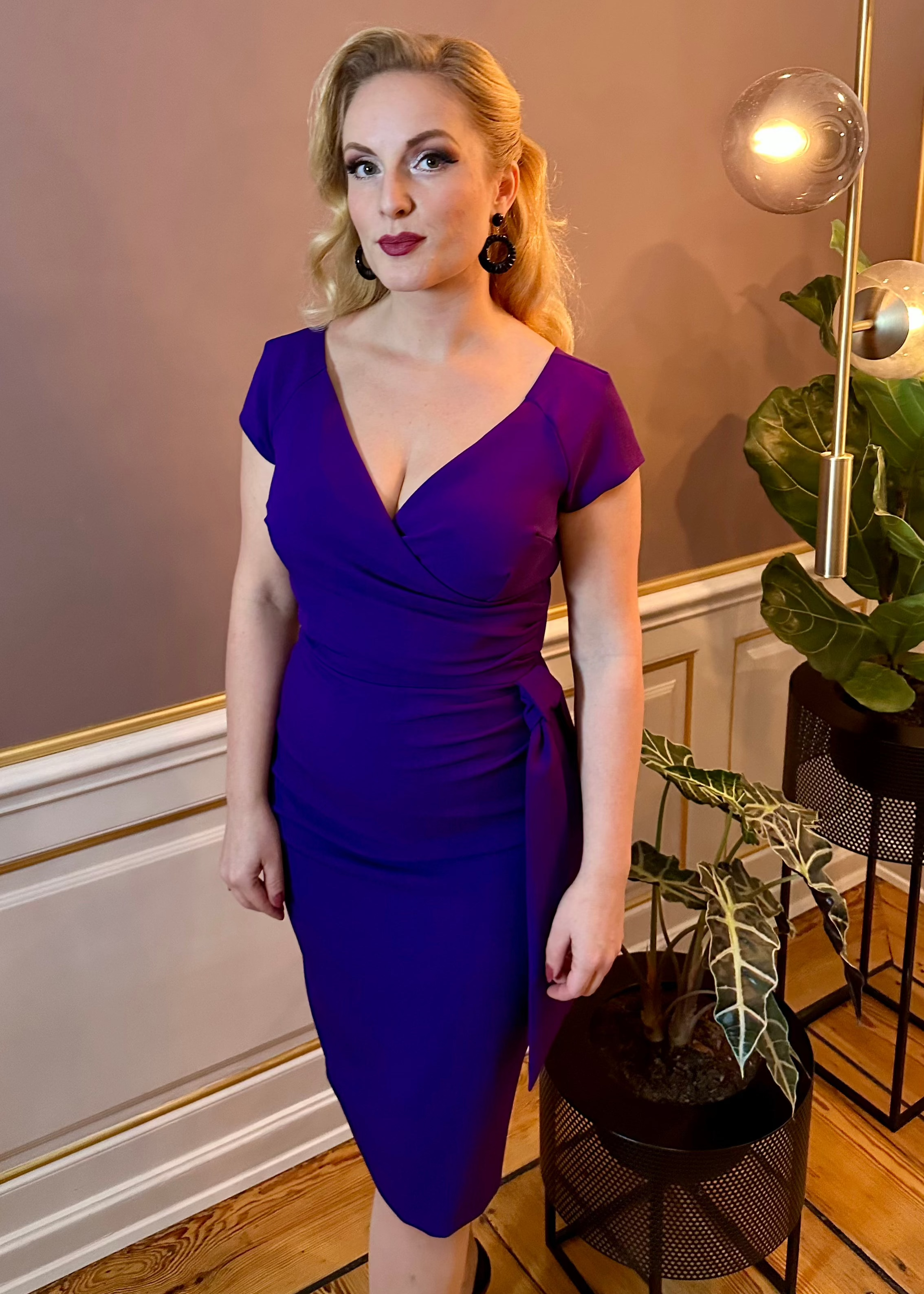 1950'er Hourglass pencil kjole i lilla pencil kjole Pretty Dress Company 