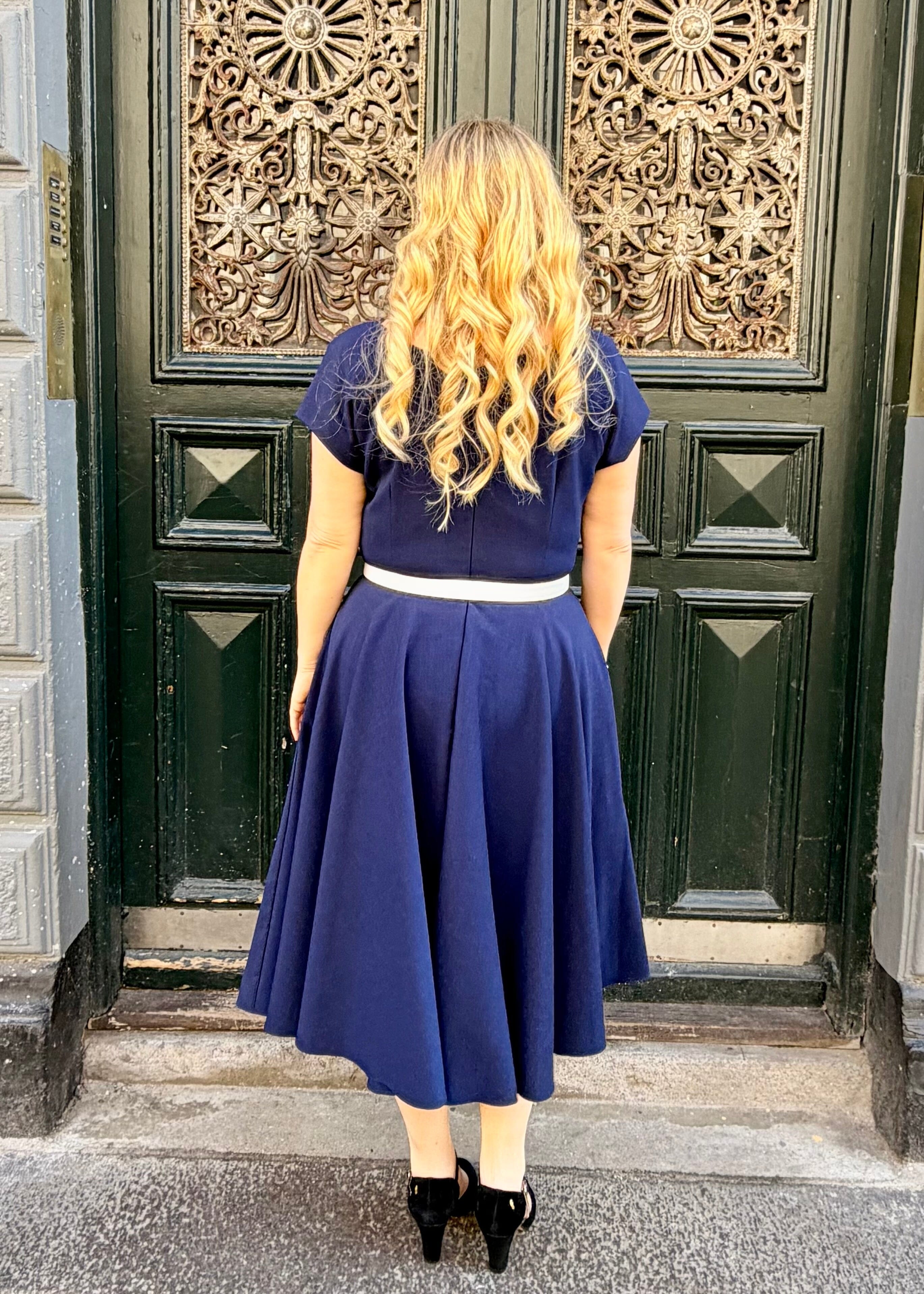 50er Hourglass swing dress in navy blue | Pretty Dress Company 50er Hourglass swing dress in navy blue | Pretty Dress Company