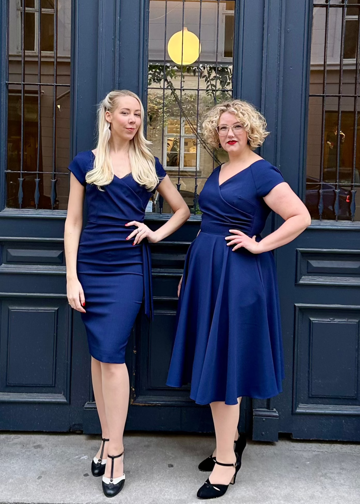 50er Hourglass swing dress in navy blue