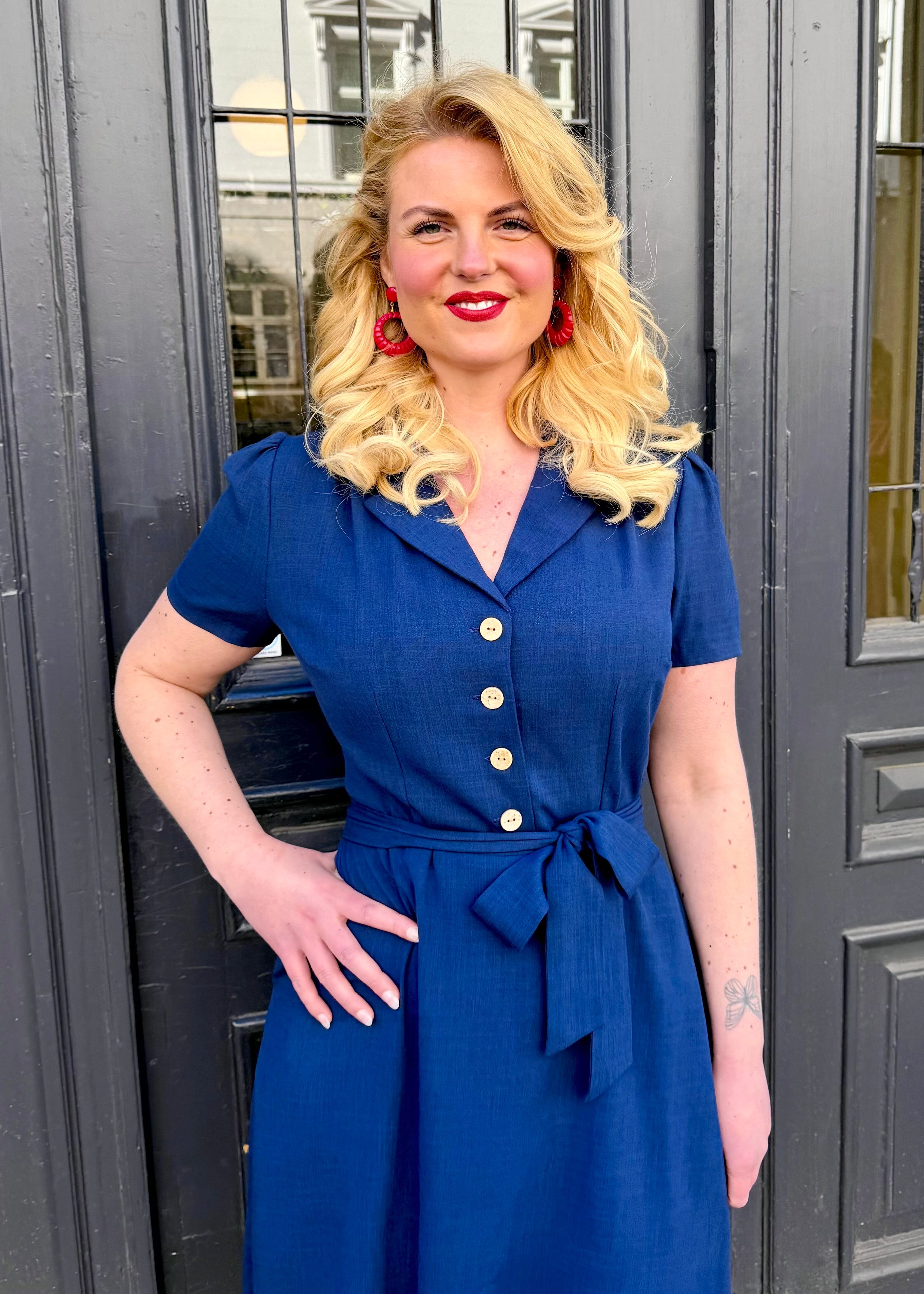 Betty kortærmet skjortekjole - navy linen skjortekjole Daisy Dapper 