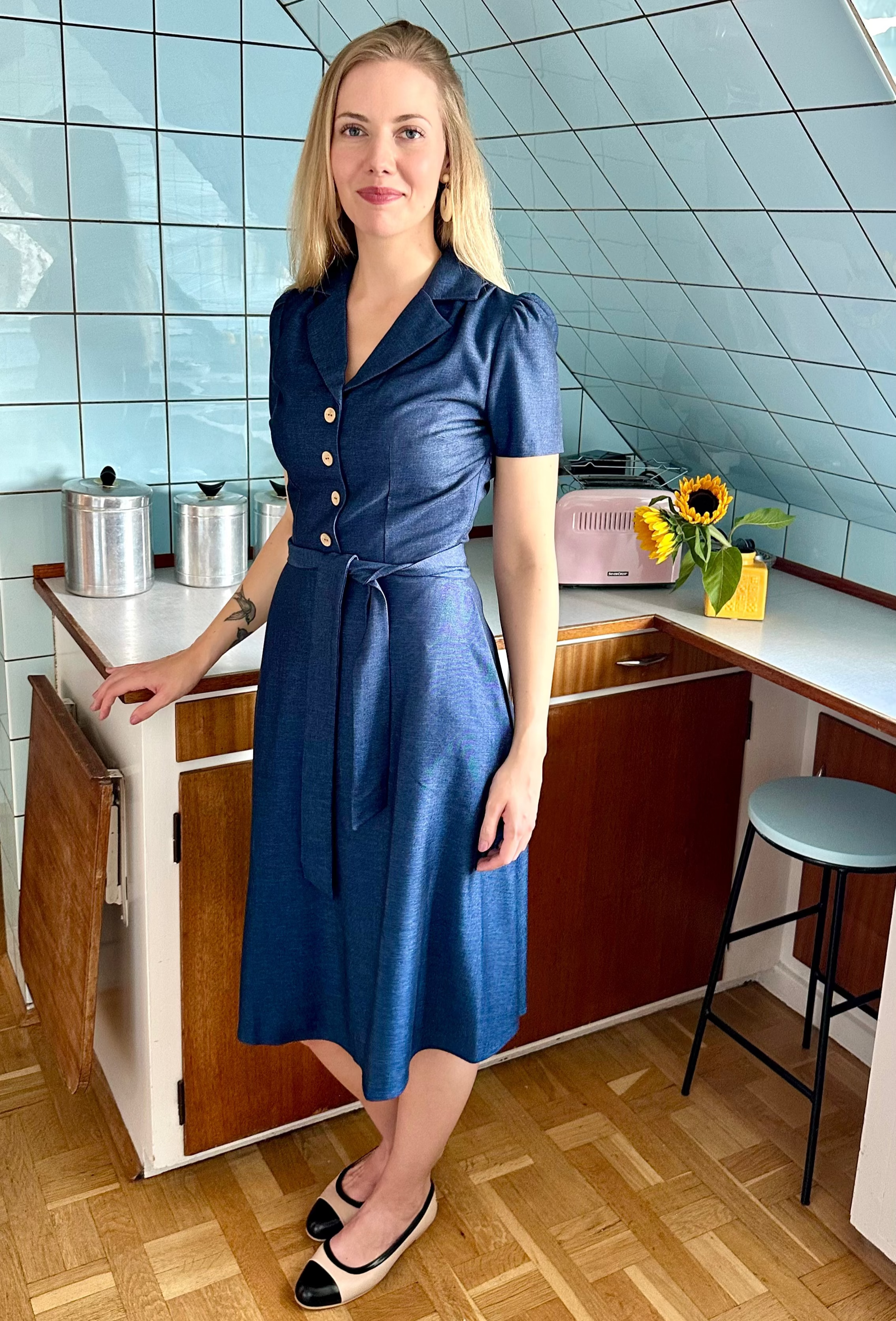 Betty skjortekjole i mørk denim blå Kjoler Daisy Dapper 