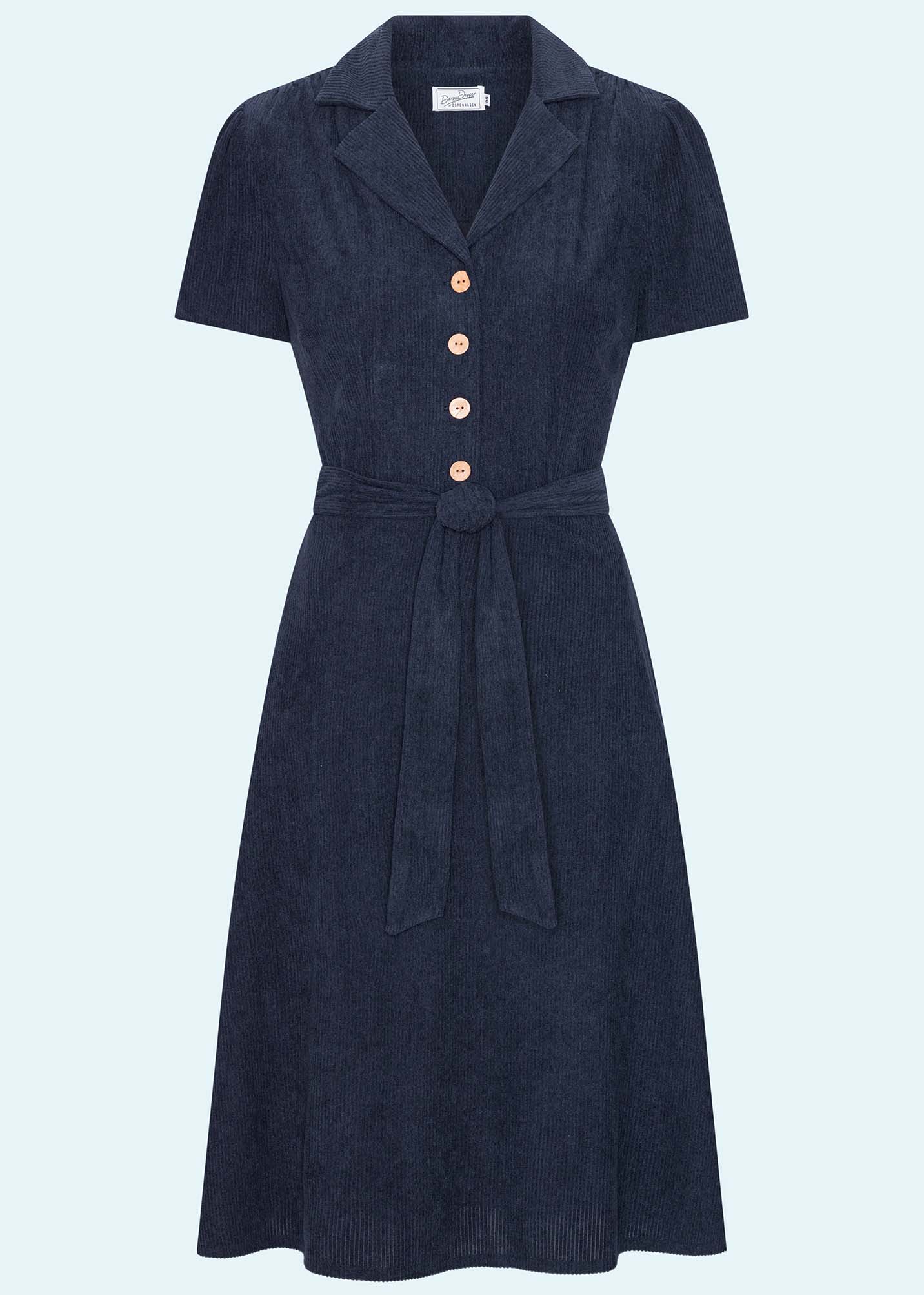 Betty Skjortekjole i navy fløjl med kokosknapper Kjoler Daisy Dapper 