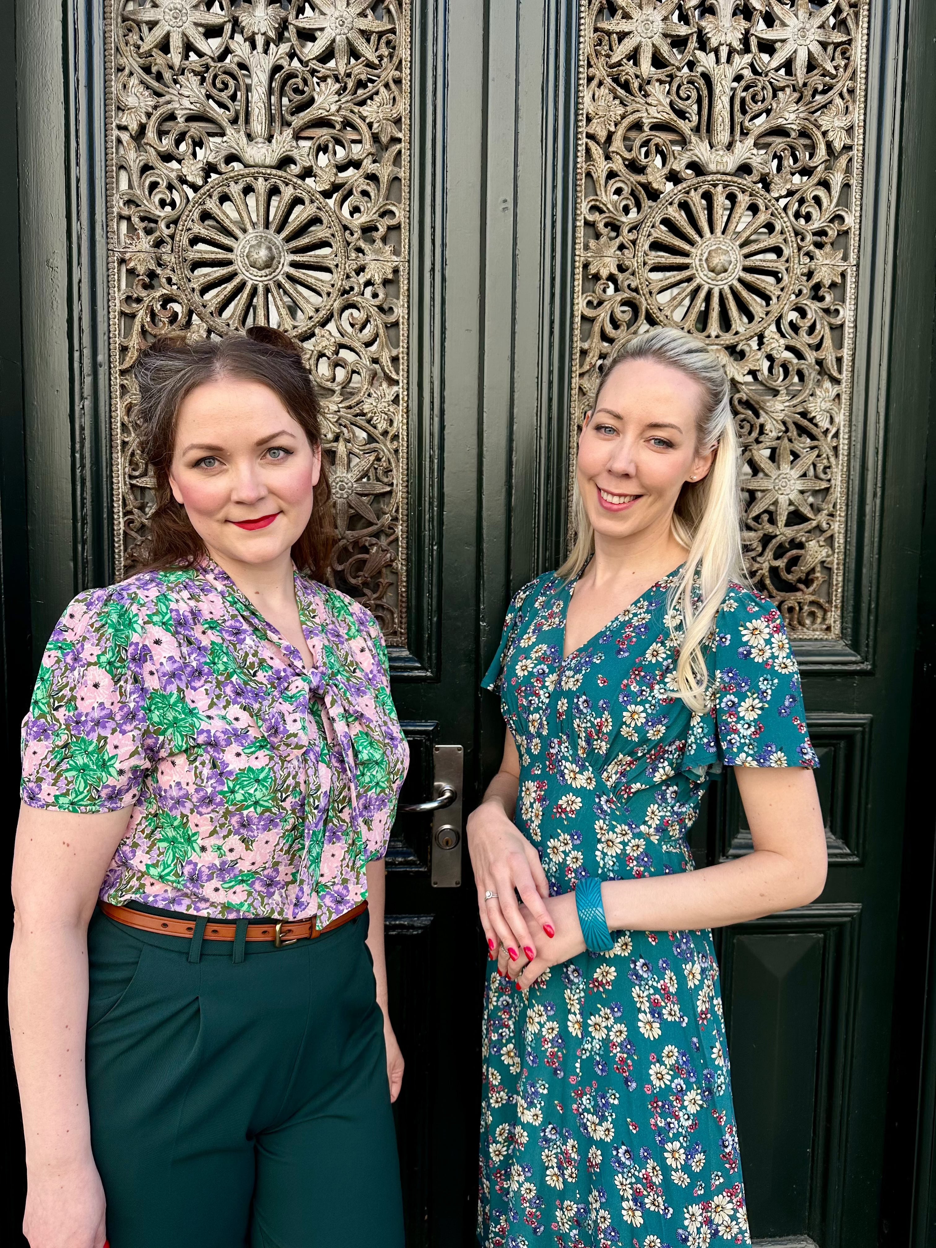 Betty Tea dress, A-line kjole i petroleum med marguerit print Kjoler Weekend Doll 