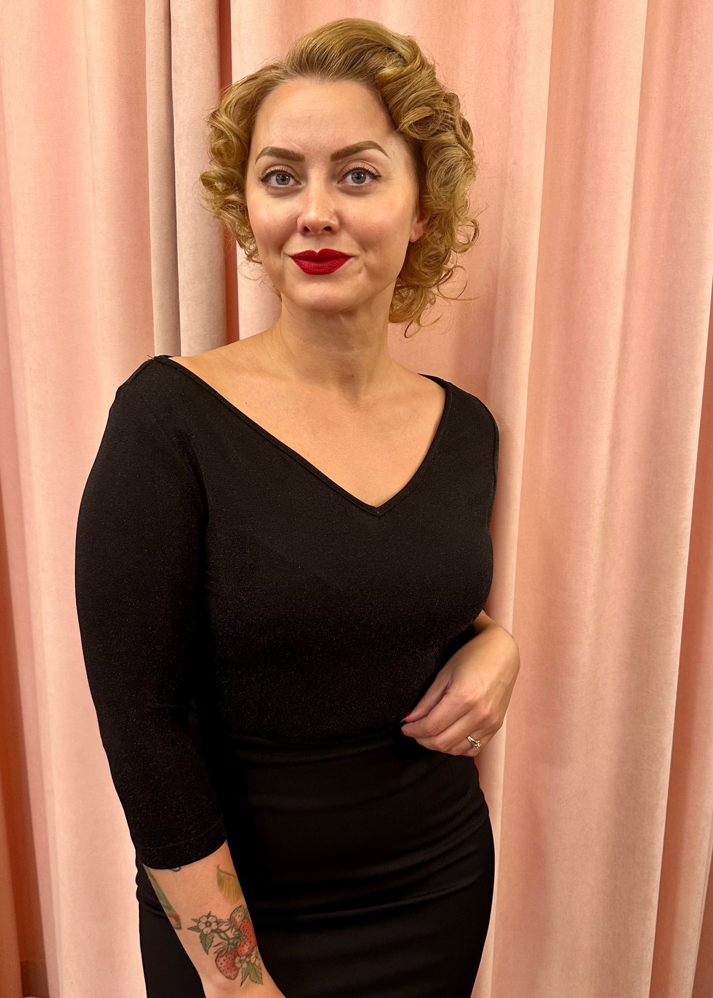 Boatneck vendbar top i sort med glimmer bluse Daisy Dapper 