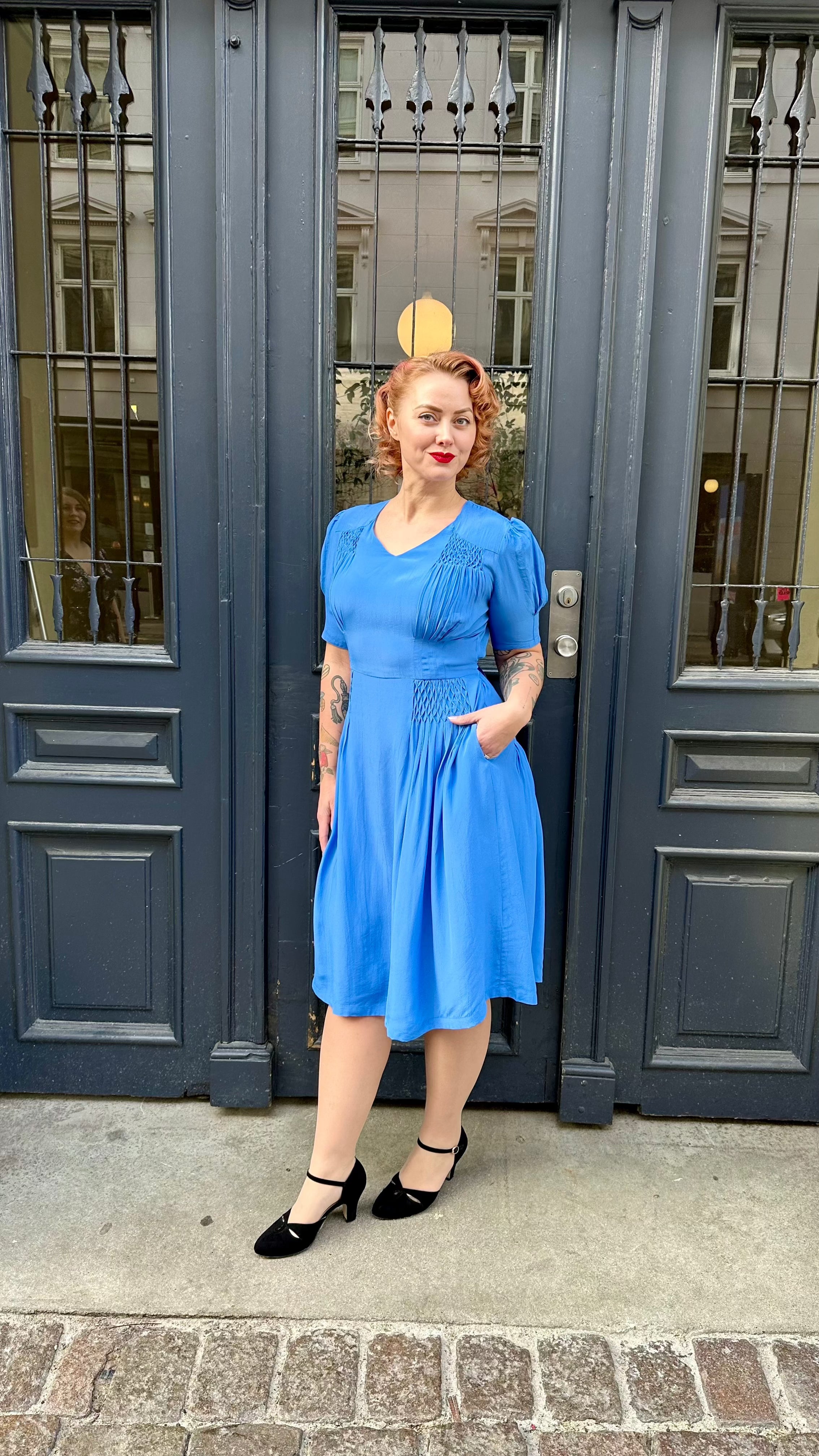 Daisy Dress med smock i palace blue aline kjole Seamstress Of Bloomsbury 