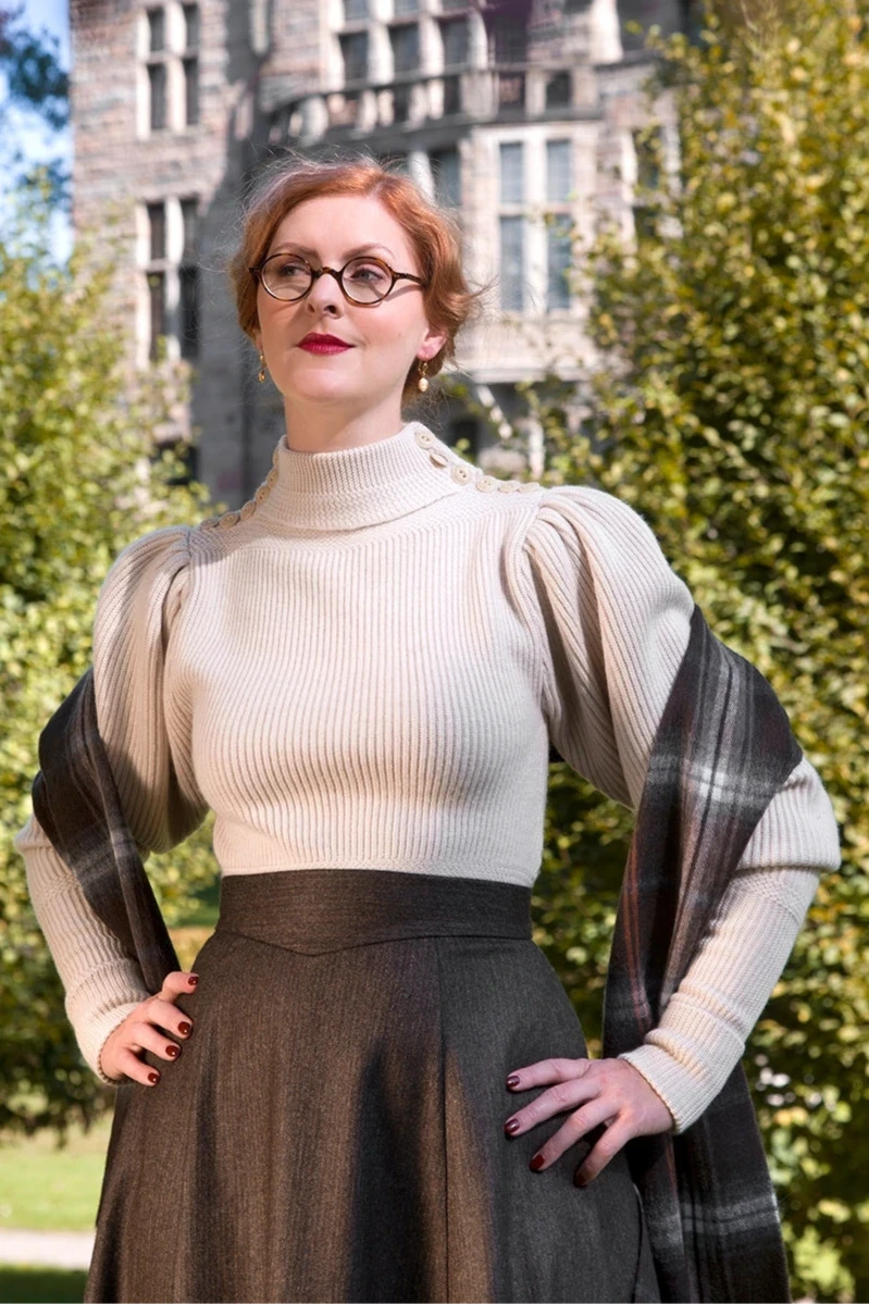 Edwardian Cycling Sweater i antikhvid merinould bluse Emmy Design 