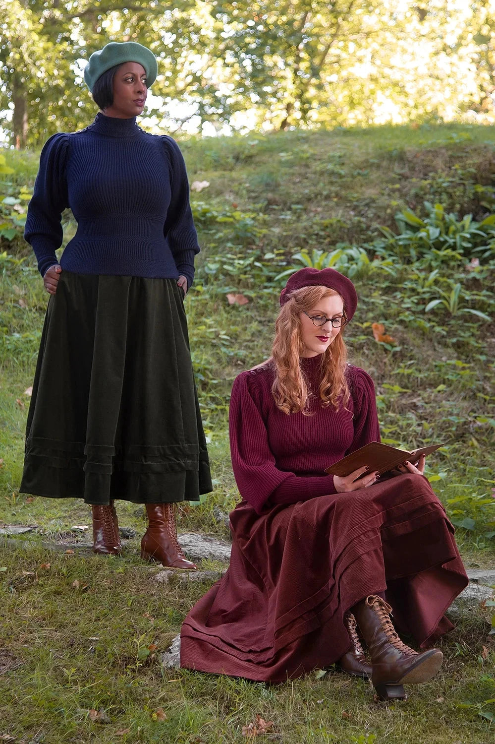 Edwardian Cycling Sweater i navy merinould bluse Emmy Design 