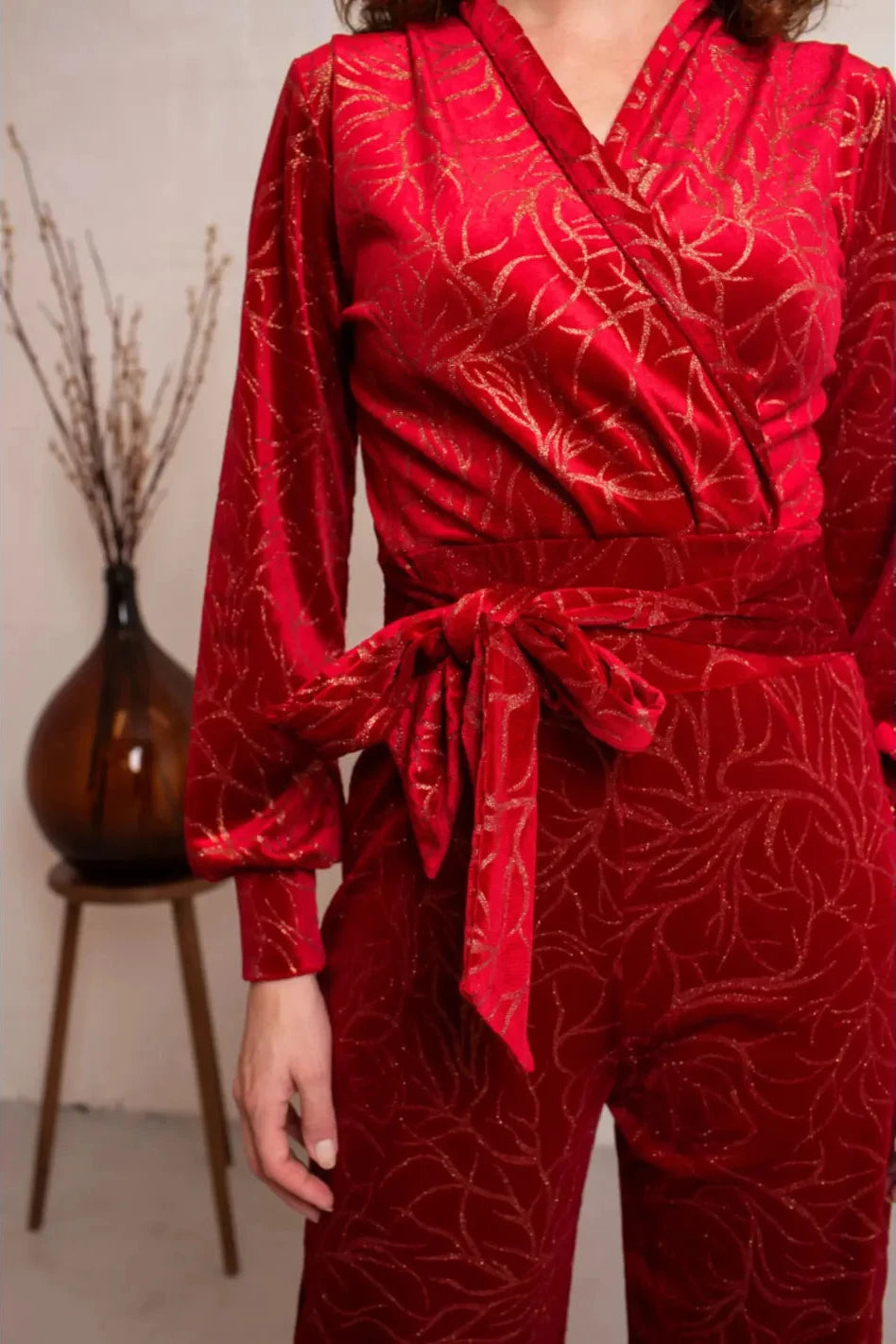Emmylou buksedragt i guld og rød velour bukser Very Cherry 