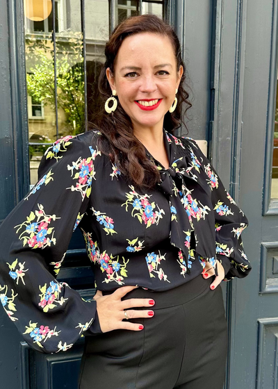 Eva - Langærmet skjorte i sort floral dancer langærmet skjorte Seamstress Of Bloomsbury 