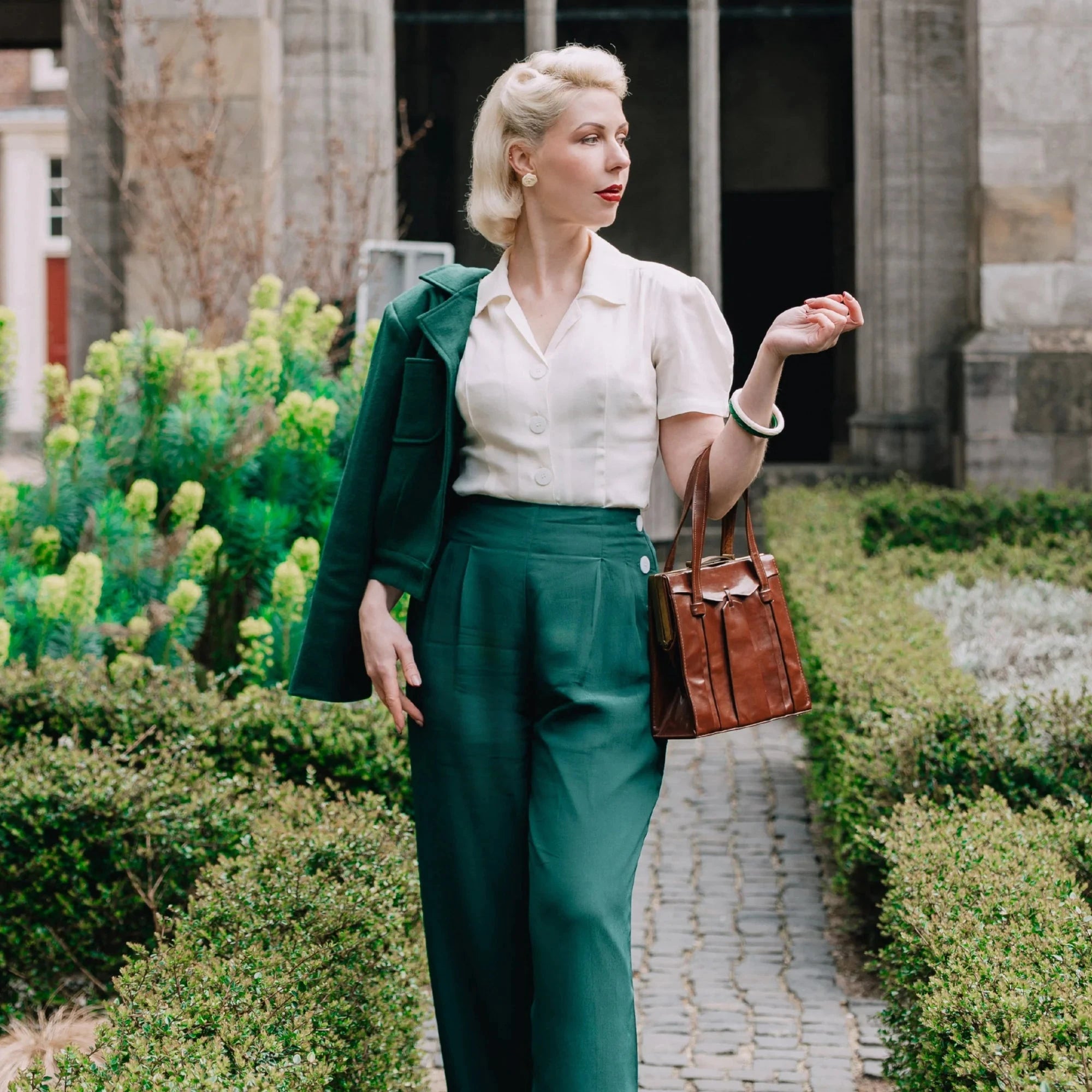 Grace kortærmet skjorte - navy blå kortærmet skjorte Seamstress Of Bloomsbury 