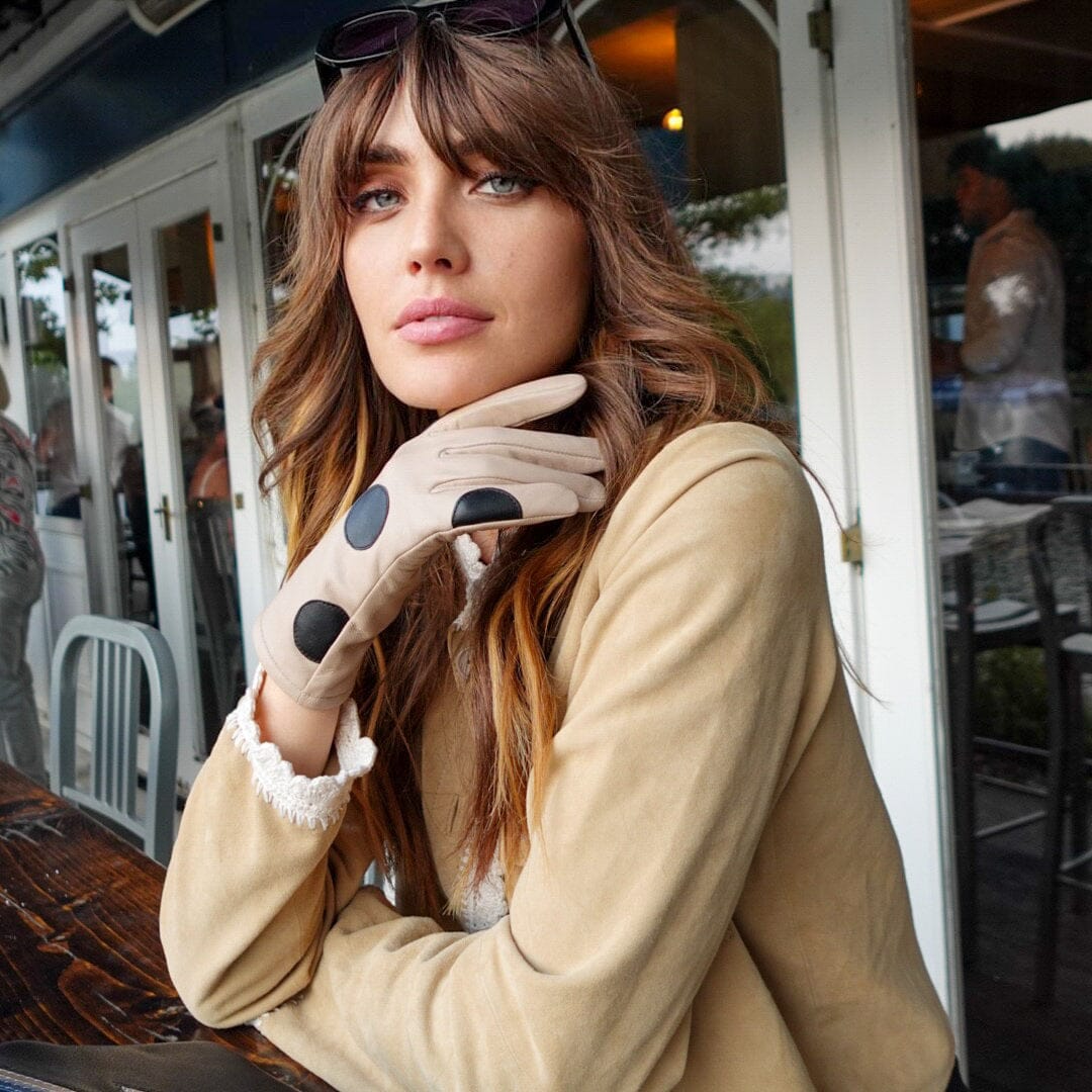 Handsker i beige læder med sorte prikker handsker Mabel Sheppard 