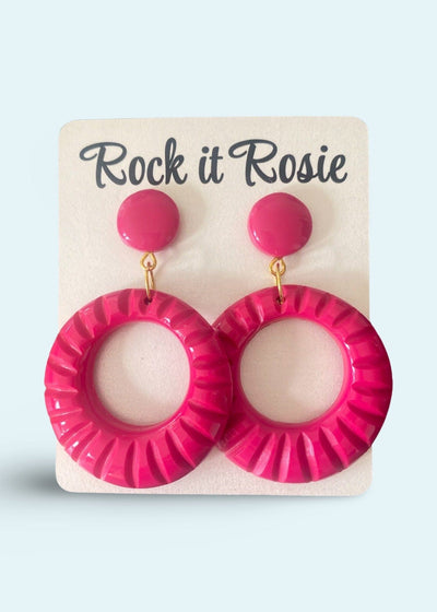 Hoop øreringe med mønster i 1950'er stil i pink Accessories Mondo Kaos 