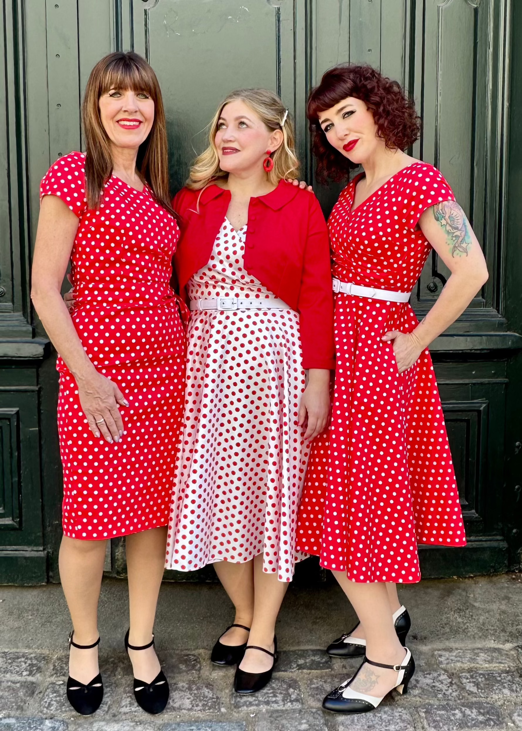 Hourglass pencilkjole i rød med hvide prikker Kjoler Pretty Dress Company 