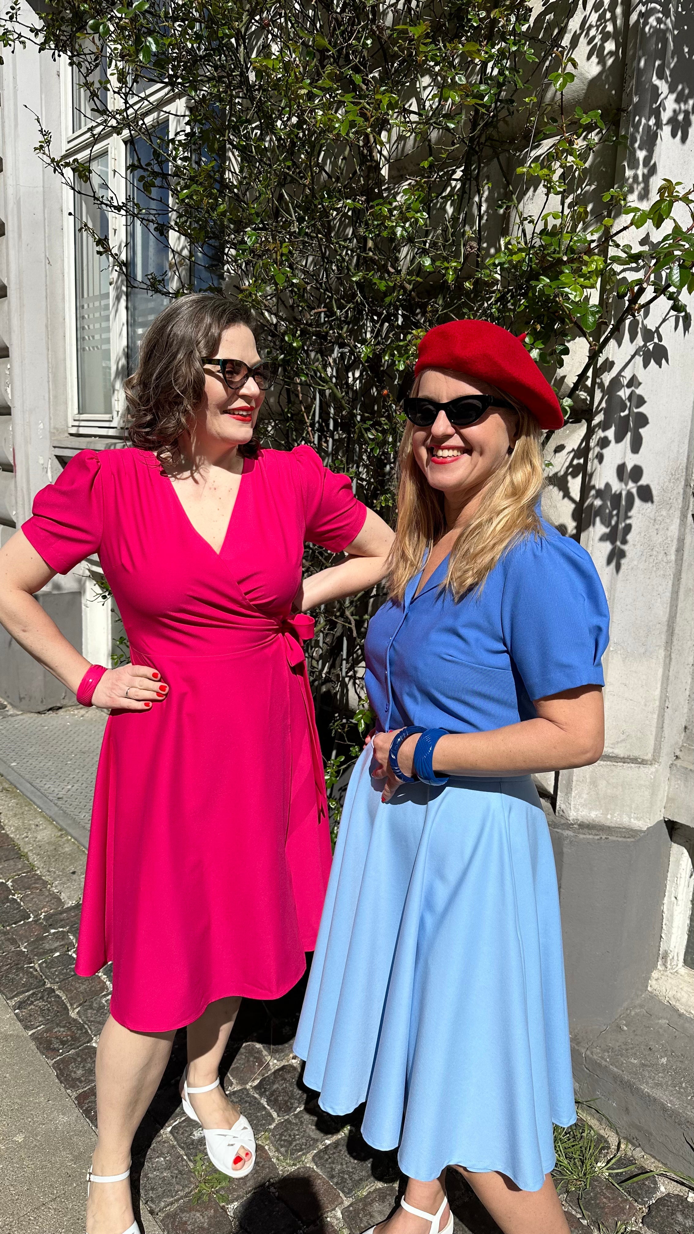 Jane slå-om kjole i magenta pink tøj Daisy Dapper 