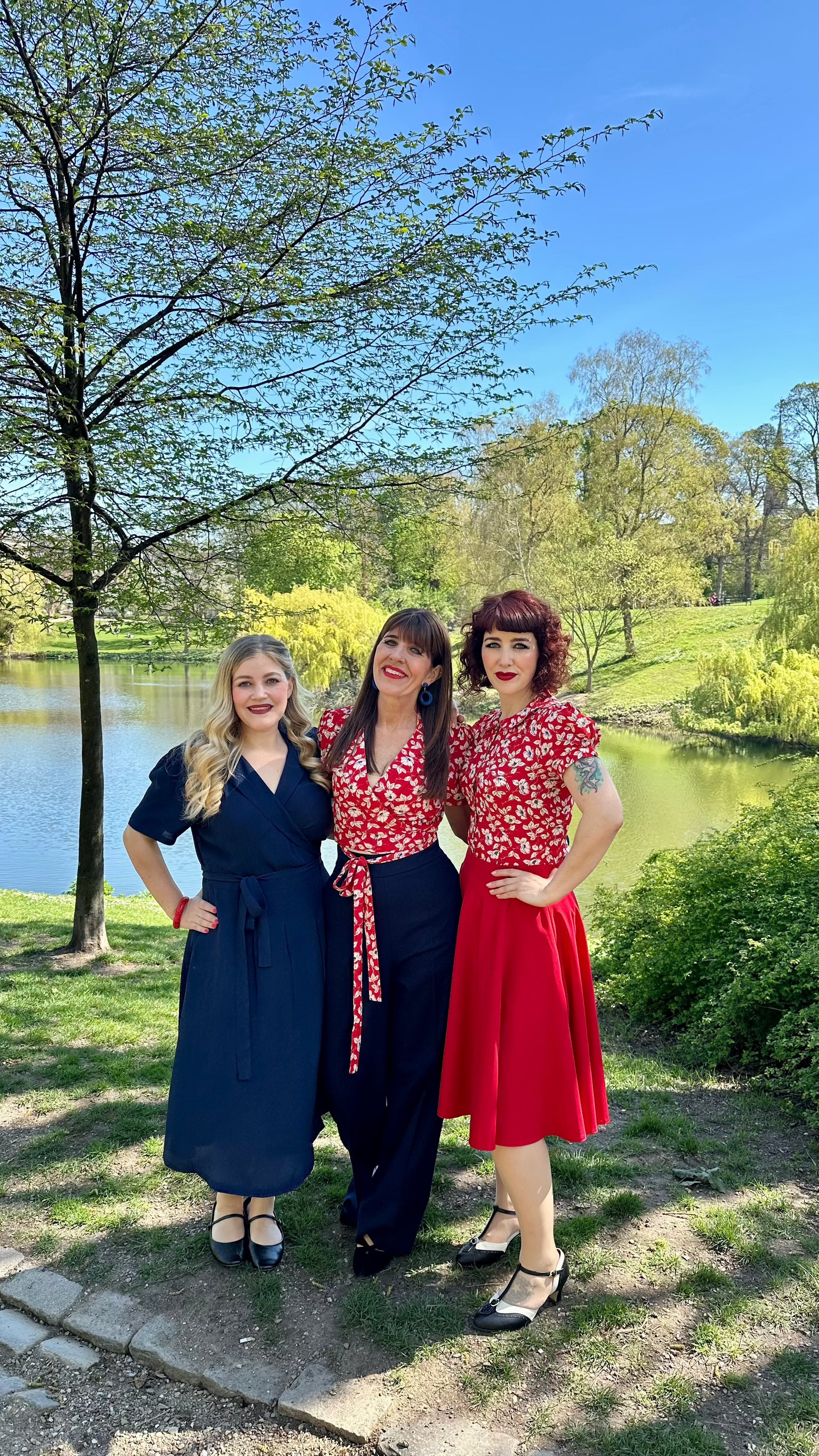 Jive skjorte med rund krave i Pancy Print kortærmet skjorte Seamstress Of Bloomsbury 