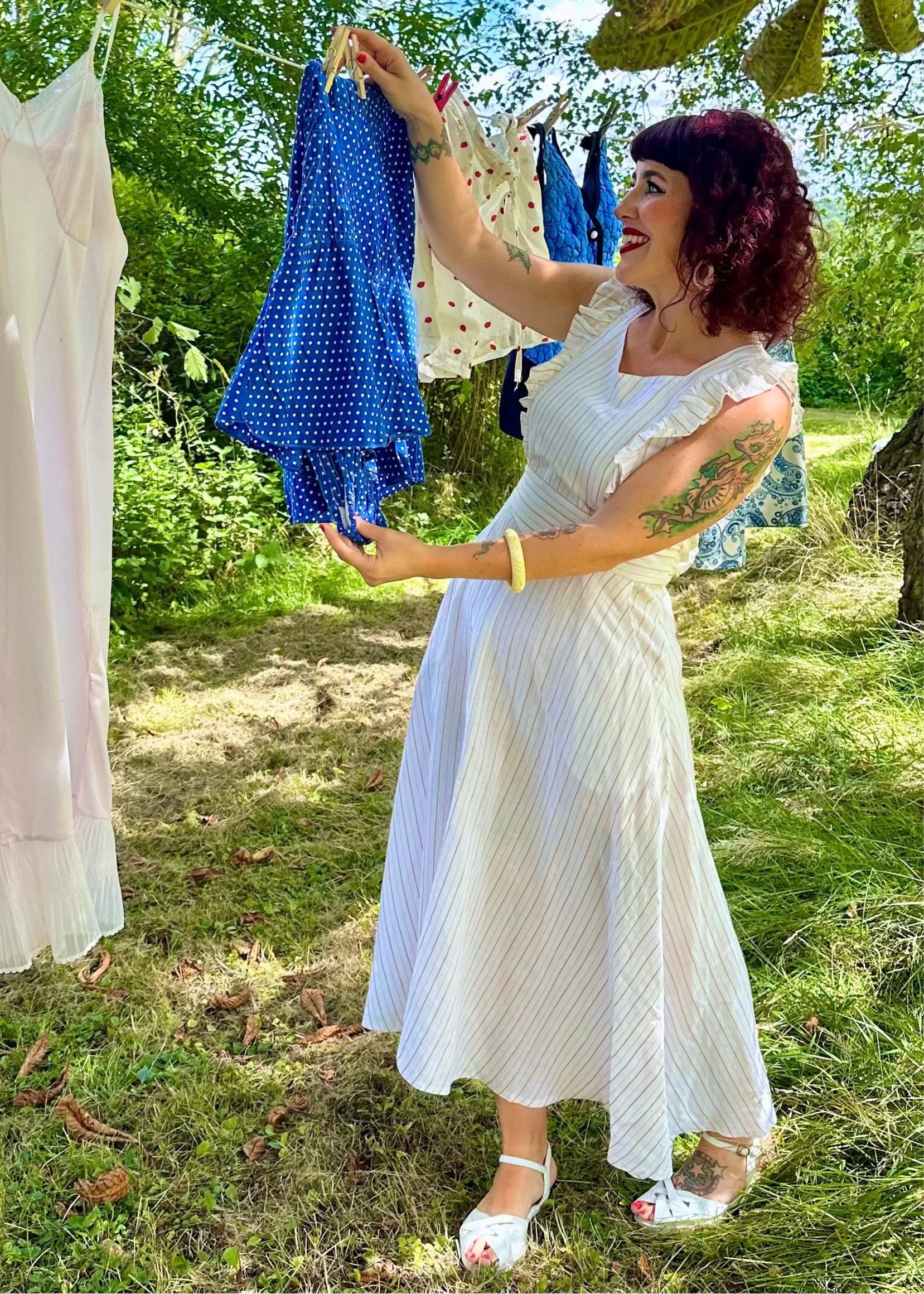 Karin's Picnic Dress i hvid med gule striber aline kjole Emmy Design 