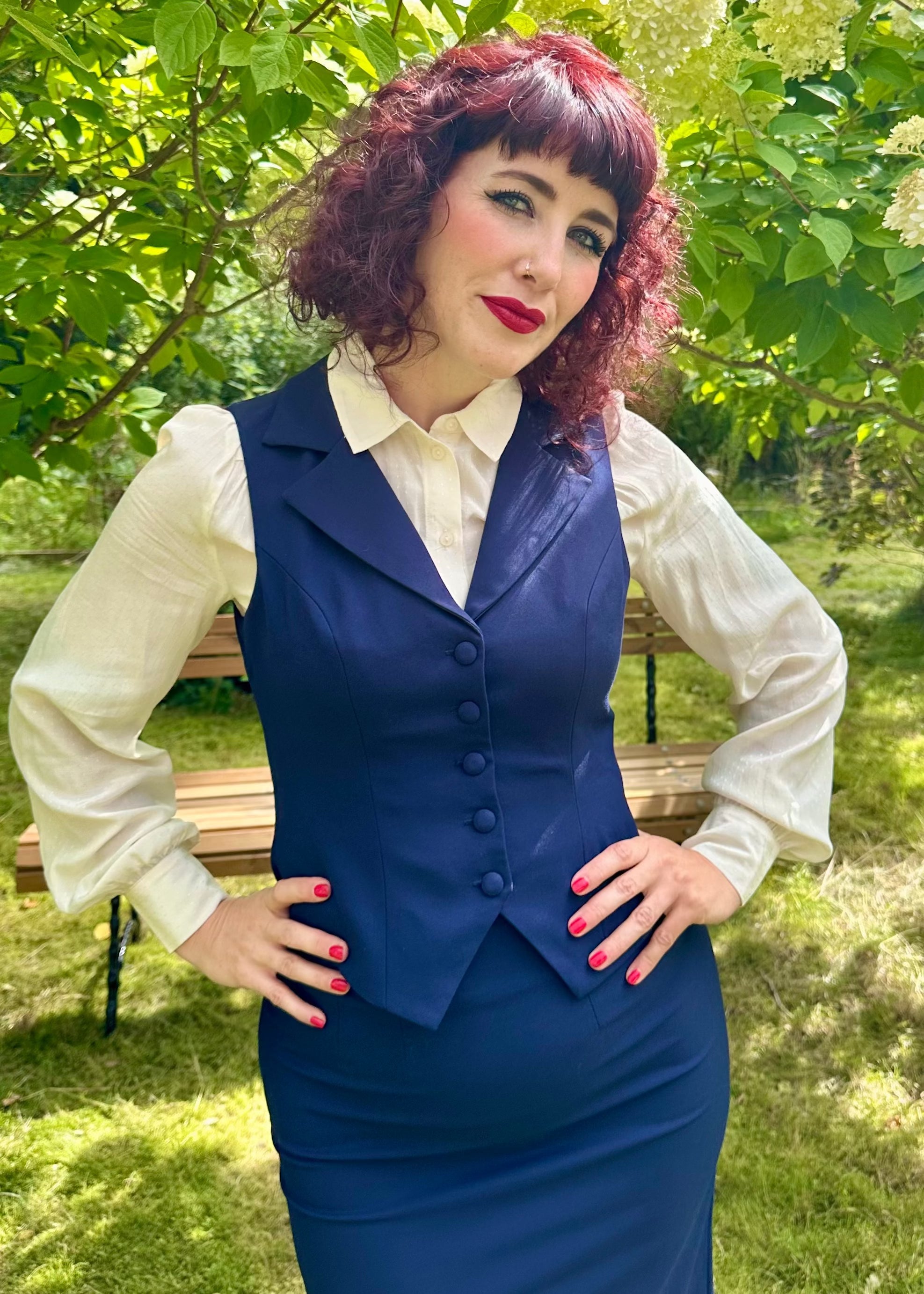 Marlene vest i navy blå vest Daisy Dapper 