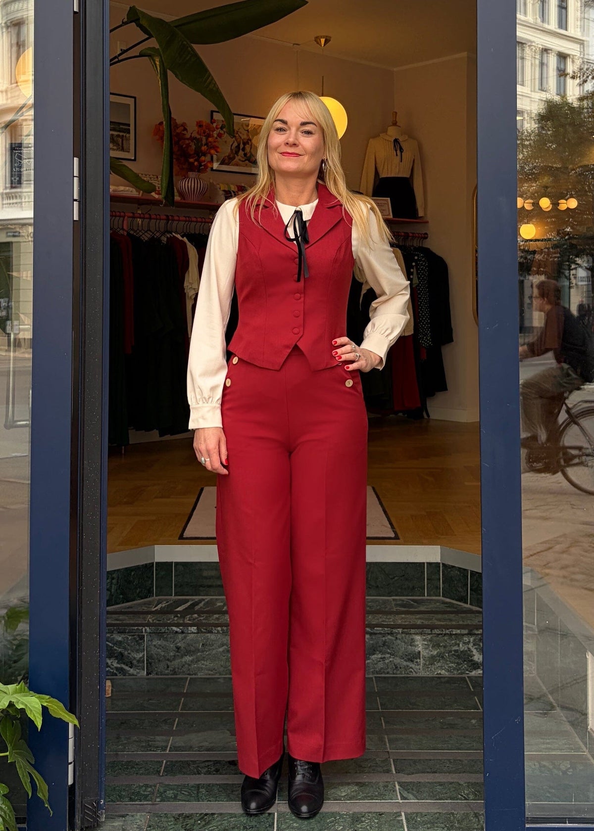 Marlene vest - rust rød vest Daisy Dapper 