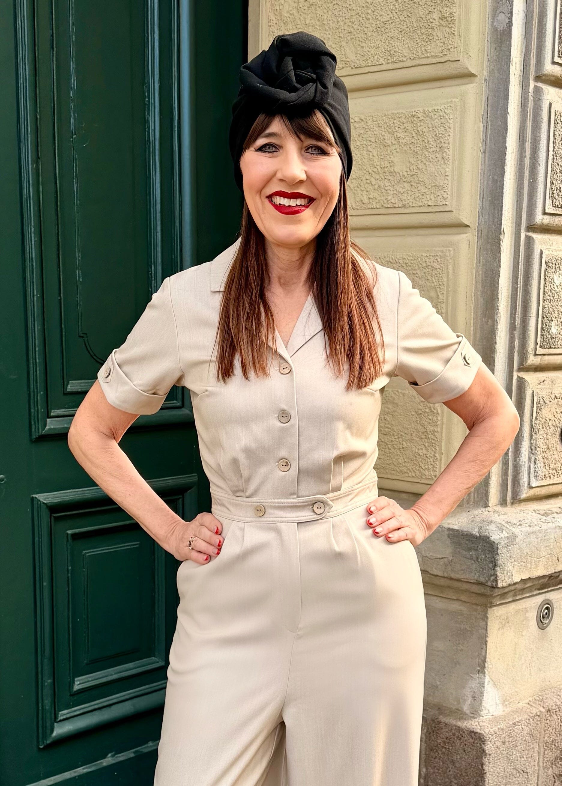 Maxine buksedragt med korte ærmer - beige sand buksedragt Daisy Dapper 