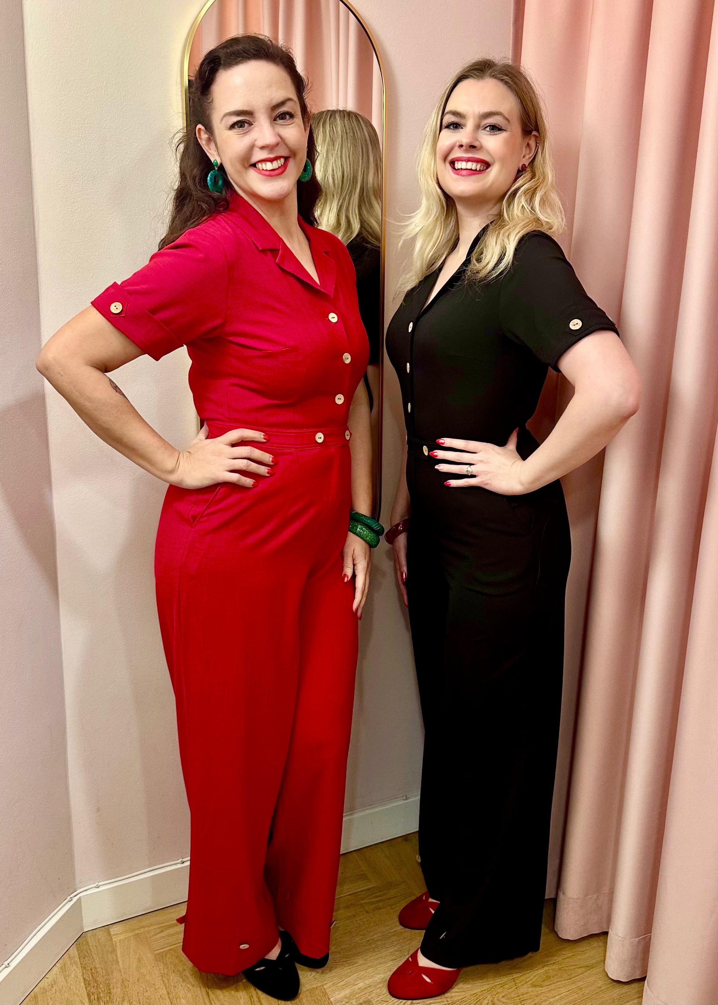 Maxine buksedragt med korte ærmer - rød linen buksedragt Daisy Dapper 