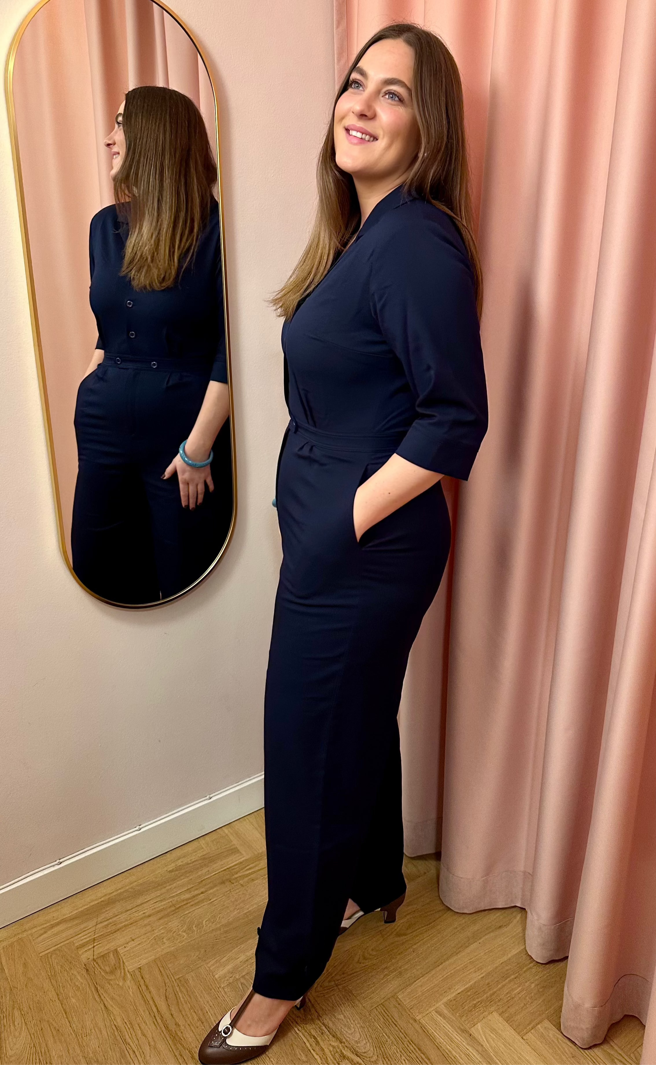 Maxine buksedragt med lange ærmer i navy buksedragt Daisy Dapper 