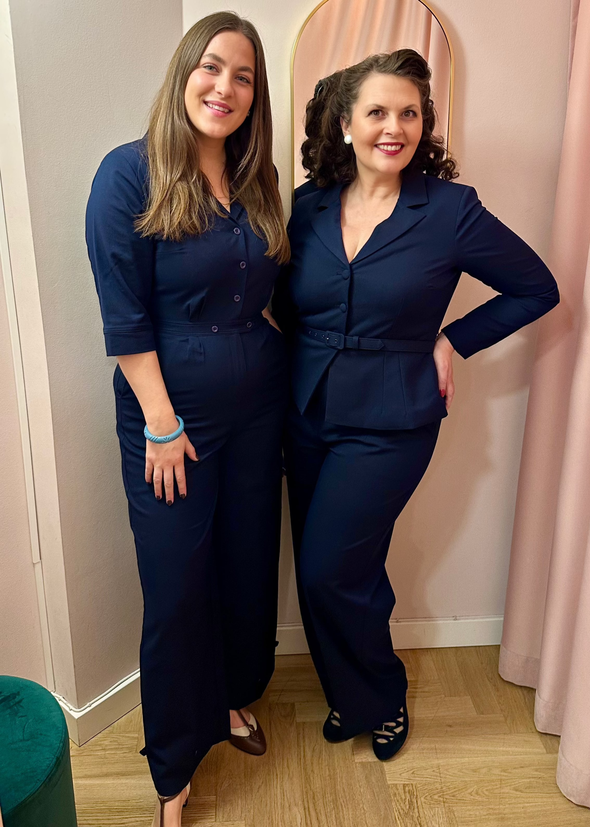 Maxine buksedragt med lange ærmer i navy buksedragt Daisy Dapper 